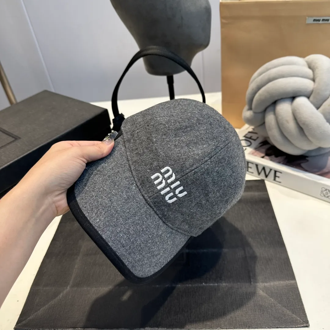 P70 miumiu new autumn and winter wool baseball cap, head circumference 57cm