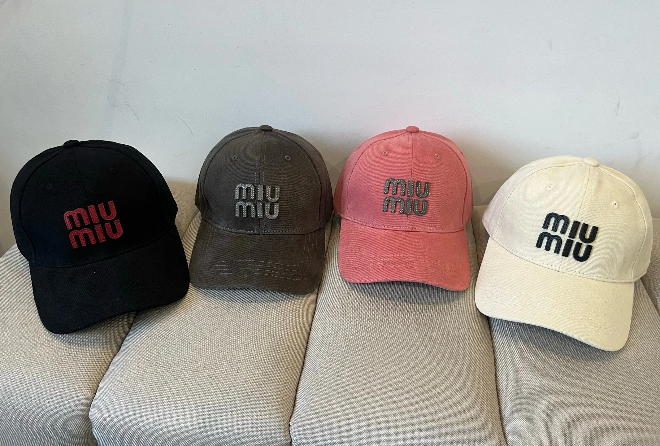 P60 miumiu original spring and summer new baseball cap, authentic mold-making and custom-made, the original workmanship is meticulous and the quality is superb!