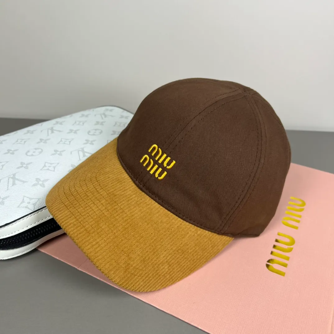 52💰Miumiu Miumiu new order style embroidered baseball cap🧢big brand style is super easy to match, get it now!