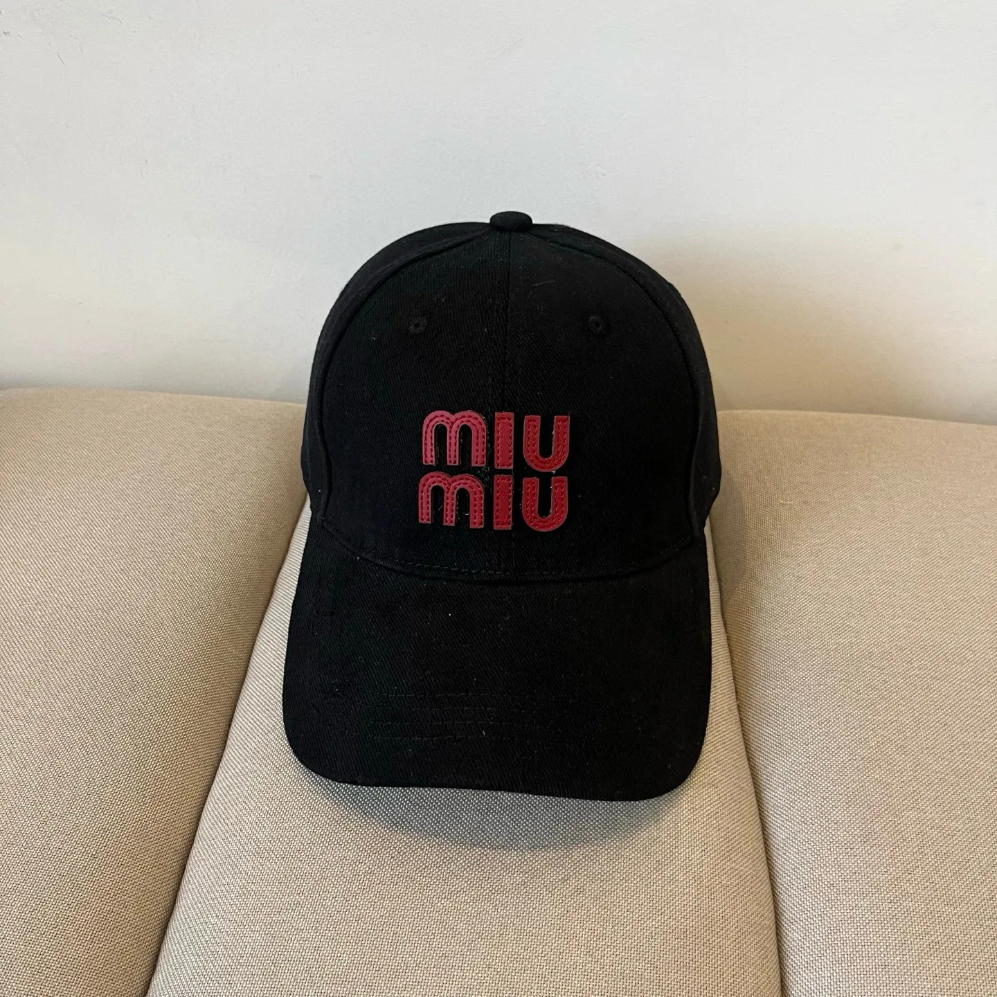 P60 miumiu original spring and summer new baseball cap, authentic mold-making and custom-made, the original workmanship is meticulous and the quality is superb!