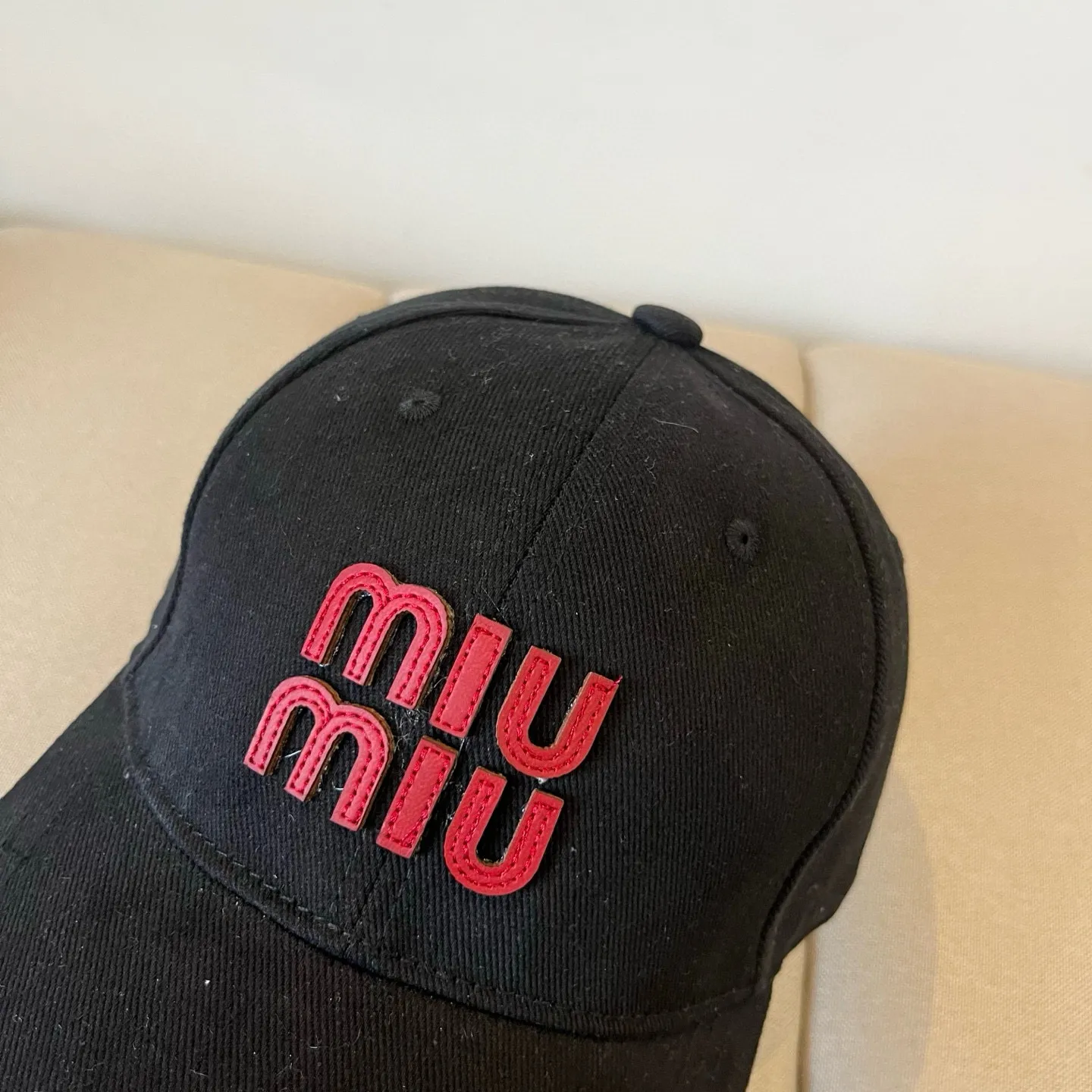 P60 miumiu original spring and summer new baseball cap, authentic mold-making and custom-made, the original workmanship is meticulous and the quality is superb!