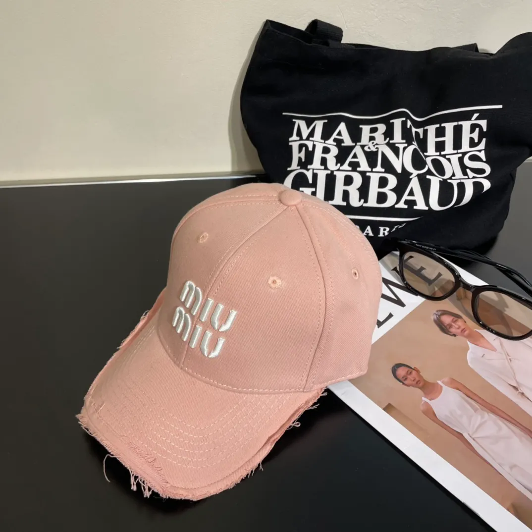 P60💛 Comes with dust bag. [Miumiu Miu Miu] 2024 new denim order style embroidered baseball cap🧢big brand style is super easy to match, hurry up and get it!