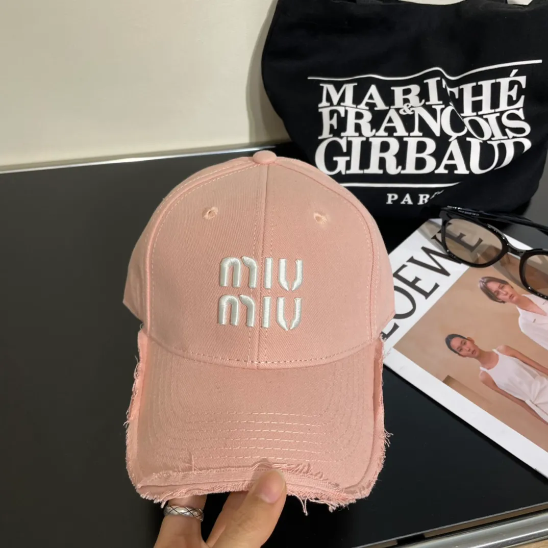 P60💛 Comes with dust bag. [Miumiu Miu Miu] 2024 new denim order style embroidered baseball cap🧢big brand style is super easy to match, hurry up and get it!