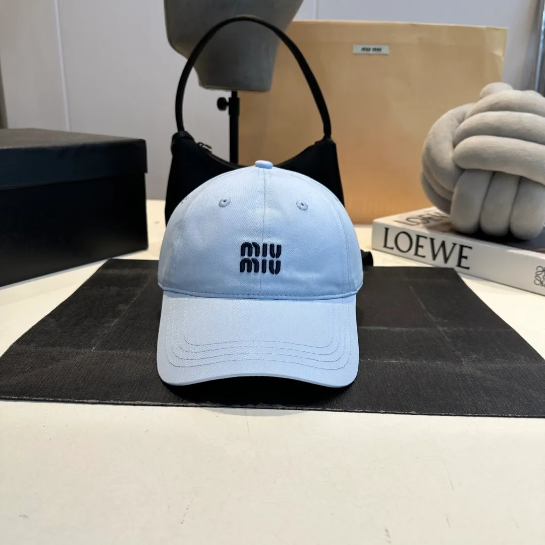 P56 miumiu's new candy-colored summer baseball cap. Color matchmaker. It's so confusing. Add a few more colors and match them as you like.