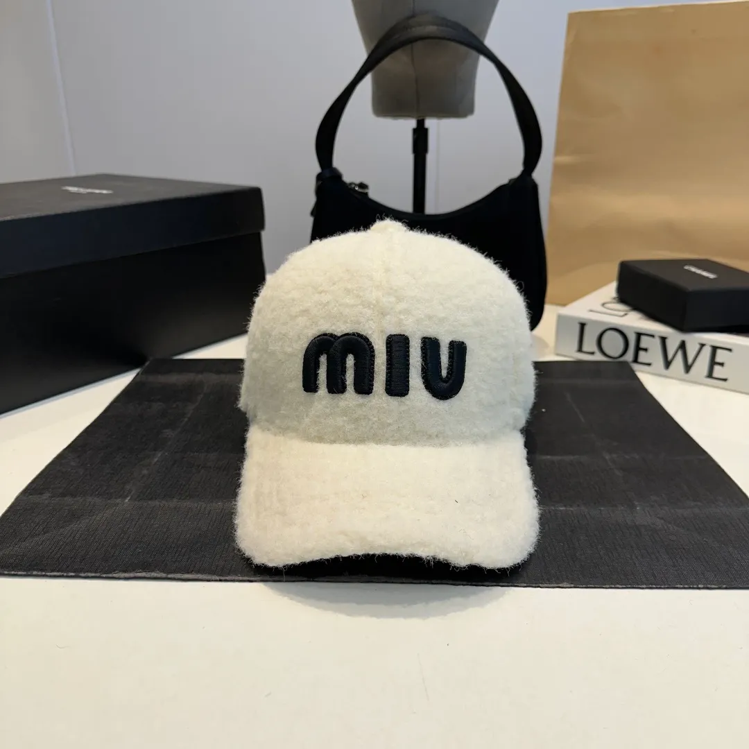 P56 Miumiu Miumiu new order style embroidered baseball cap🧢Big brand style is super easy to match, get it now!