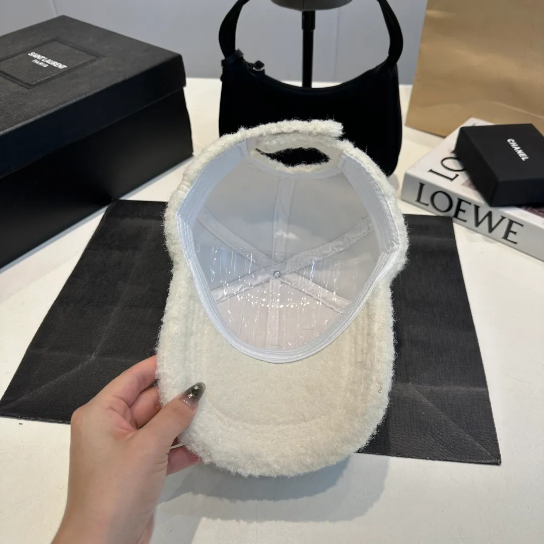 P56 Miumiu Miumiu new order style embroidered baseball cap🧢Big brand style is super easy to match, get it now!