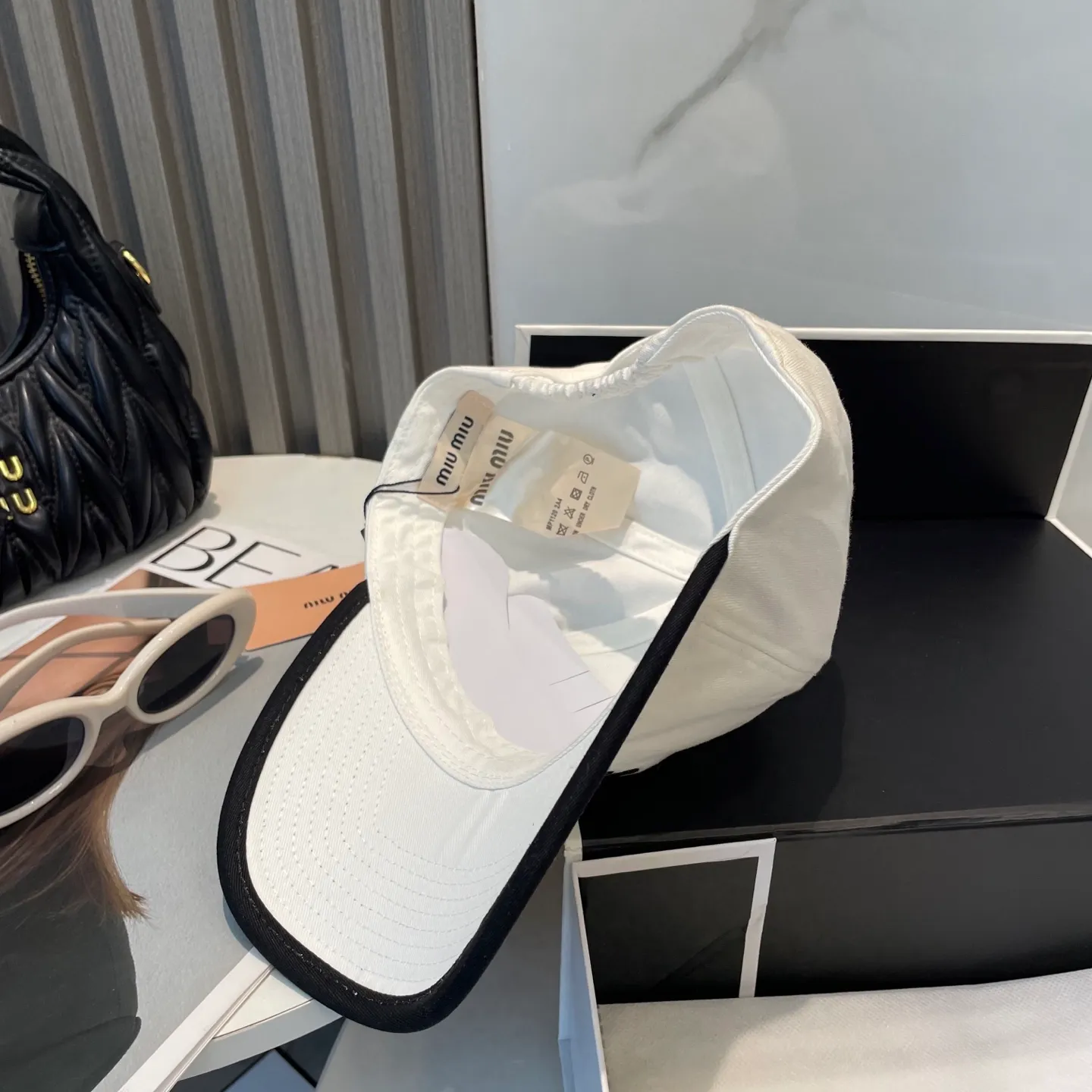 P60💛 Comes with dust bag. [Miumiu Miu Miu] New order style embroidered baseball cap🧢Big brand style is super easy to match, hurry up and get it!