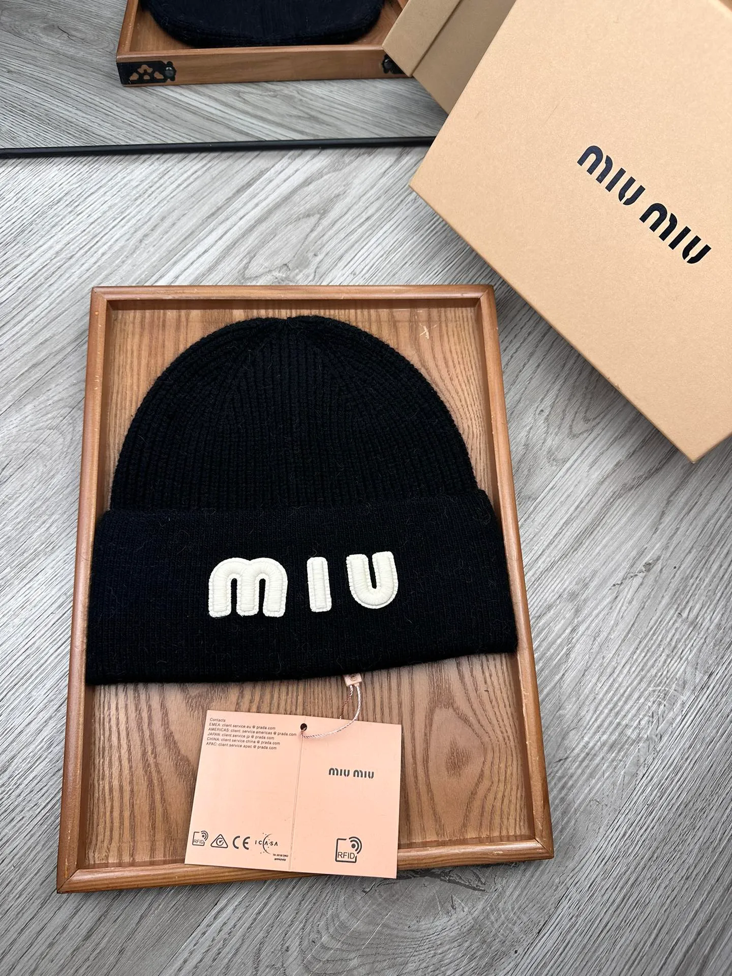 🌹¥100. miumiu. [Wool single hat] Small wool provided by customer! A precious collection of soul hats! Colored yarn supplied by customers. Every color is very beautiful! classic! Soft to the touch. 70% wool ➕ 30% rabbit fur. A combed lamb can only produce 30-40g of wool. Such a hat requires three or four lambs. Don't compare it with ordinary hats on the market. Is the yarn supplied by the customer good? The market products are incomparable! The materials are top-notch and luxurious. This is the charm of the product. It is easy to get in and out of the counter. If you come to the mixed counter, you will definitely buy it. I love the plain color and every color. And it is durable! It can be worn by men, women and children! When you see the real thing, you can beautify it ~