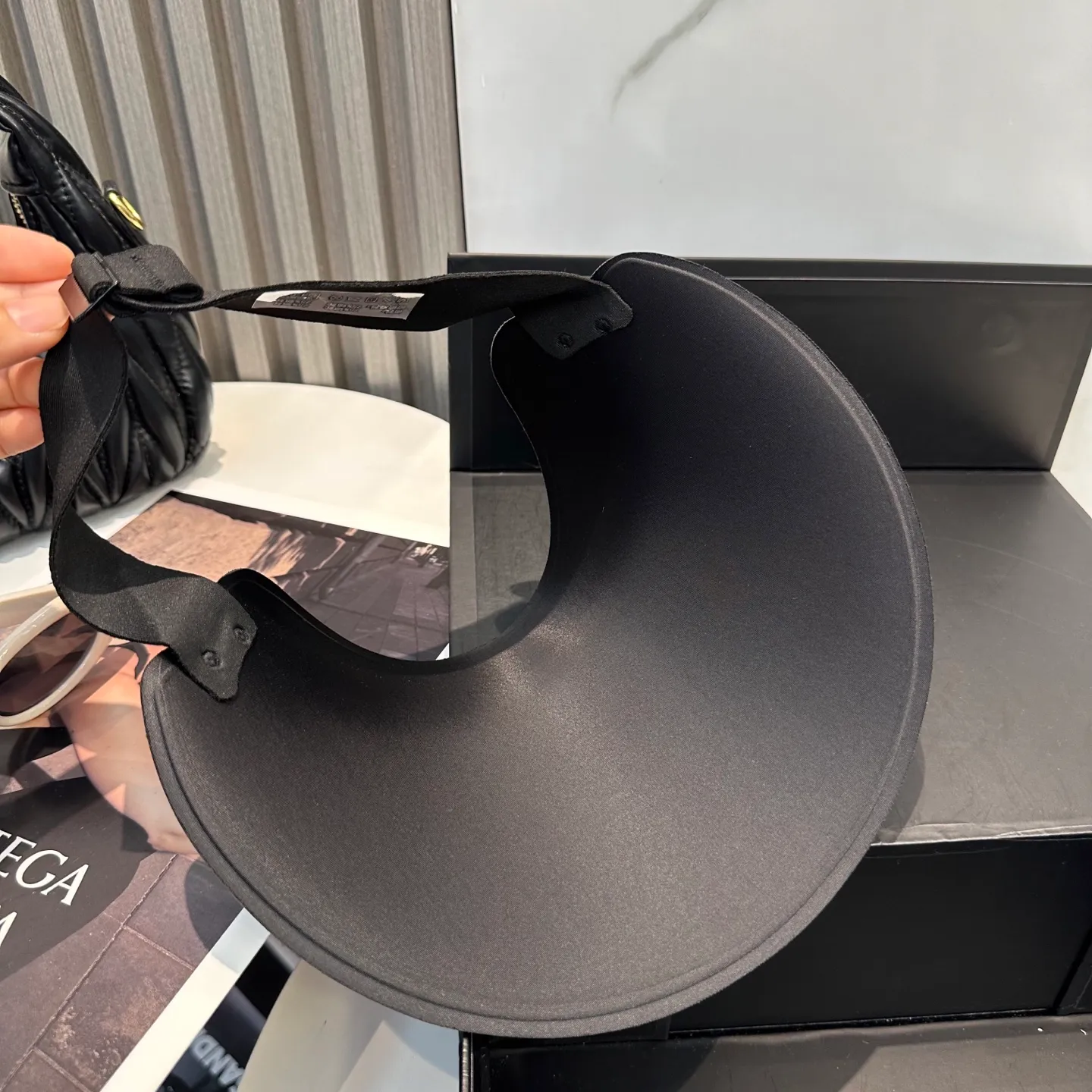 P60 miumiu Miu Miu～The new summer style seamless duck bill empty top hat is a summer sunshade artifact. It will not be stuffy at all, and the oversized brim is more sun-protective.