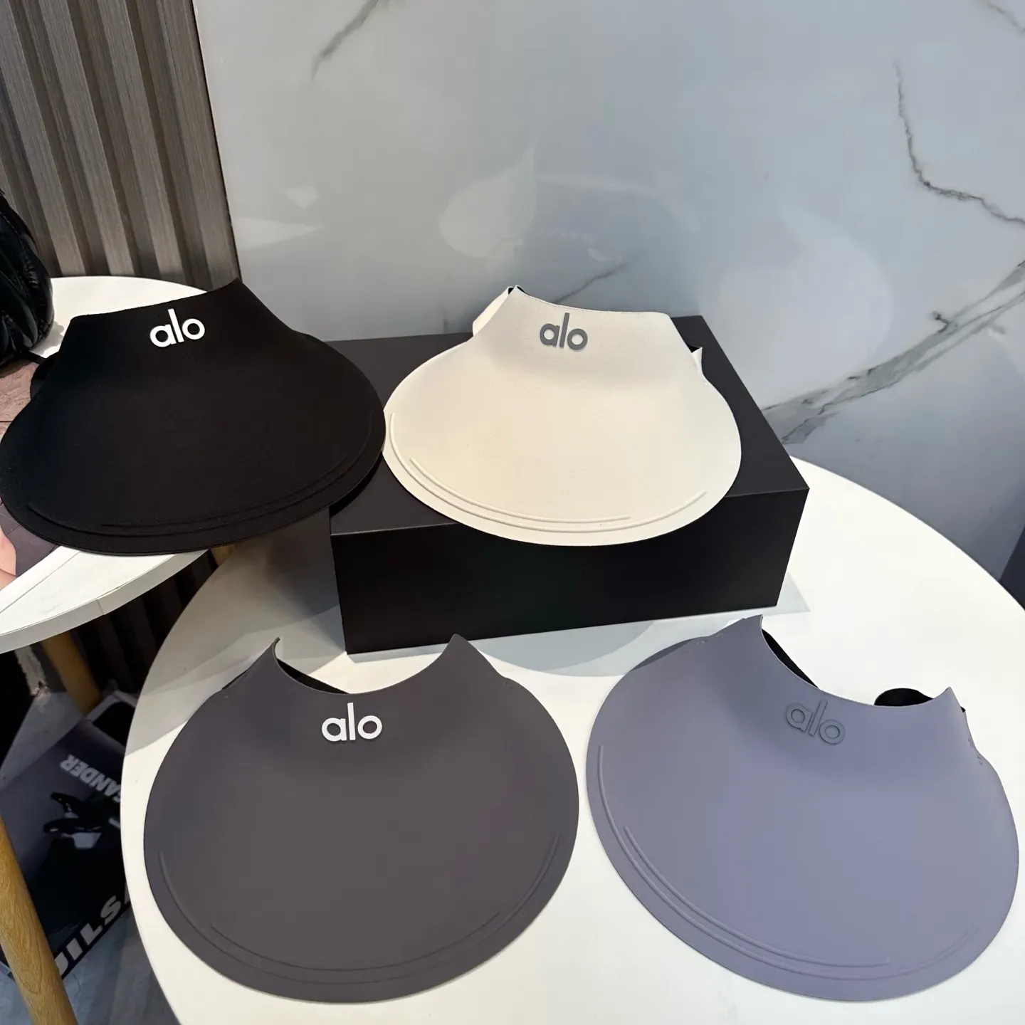 P60 miumiu Miu Miu～The new summer style seamless duck bill empty top hat is a summer sunshade artifact. It will not be stuffy at all, and the oversized brim is more sun-protective.