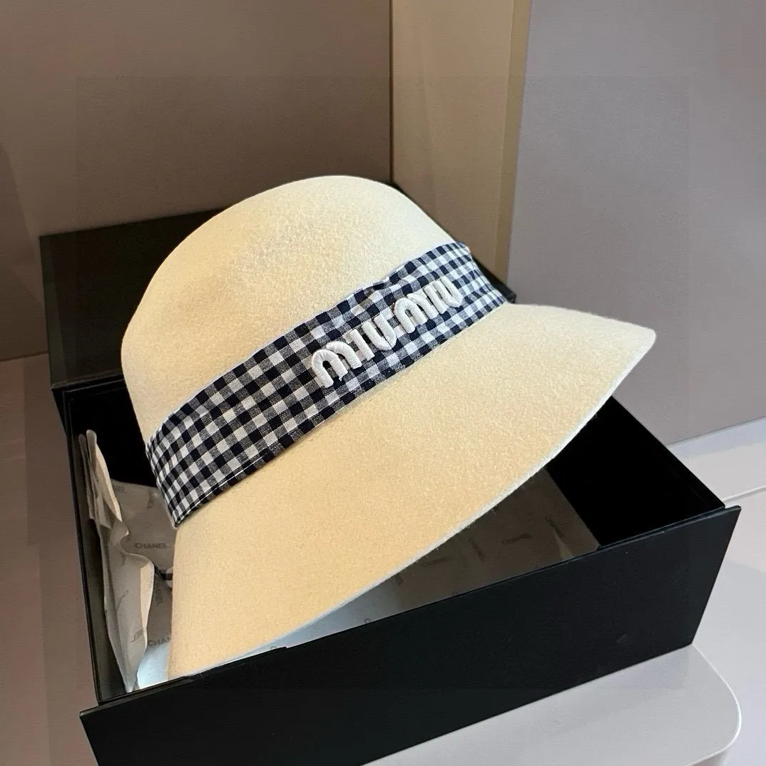 💰140¥ miumiu new autumn and winter wool basin hat, 100% wool fabric%, head circumference 57cm