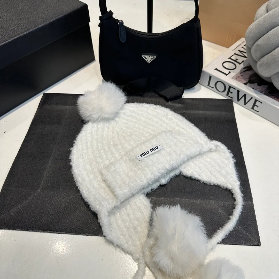 P80 miumiu Miu Miu fox fur ball new autumn and winter wool hat