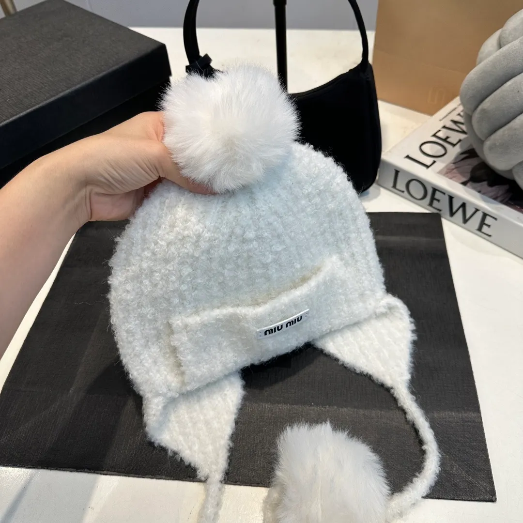 P80 miumiu Miu Miu fox fur ball new autumn and winter wool hat