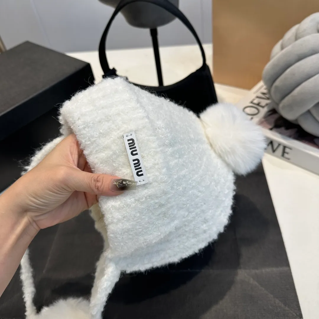 P80 miumiu Miu Miu fox fur ball new autumn and winter wool hat