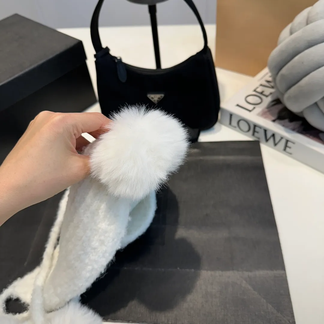 P80 miumiu Miu Miu fox fur ball new autumn and winter wool hat