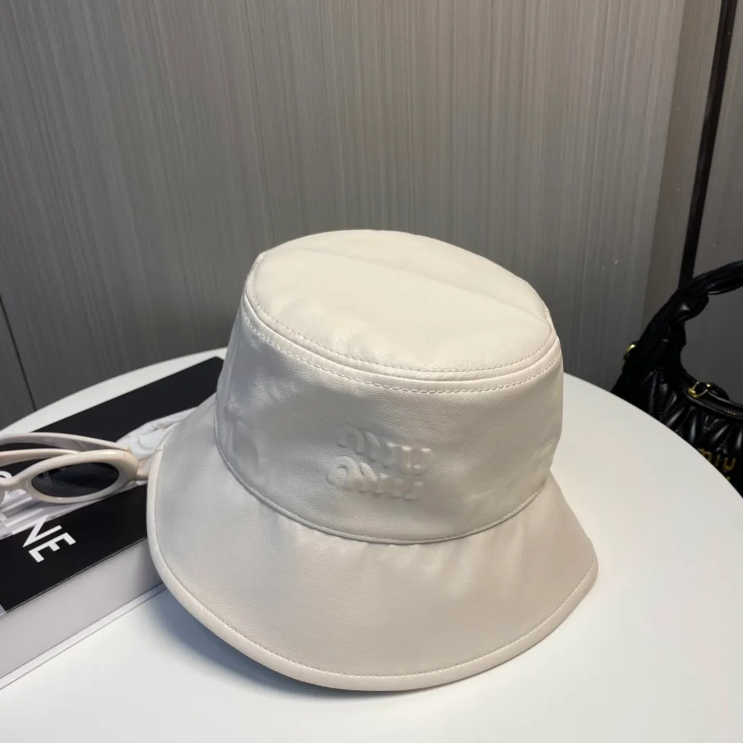 P66 comes with a cloth bag, miumiu new autumn and winter new original fisherman hat, full of retro charm, 1:1 mold customization, excellent quality, basic head circumference 56, adjustable.