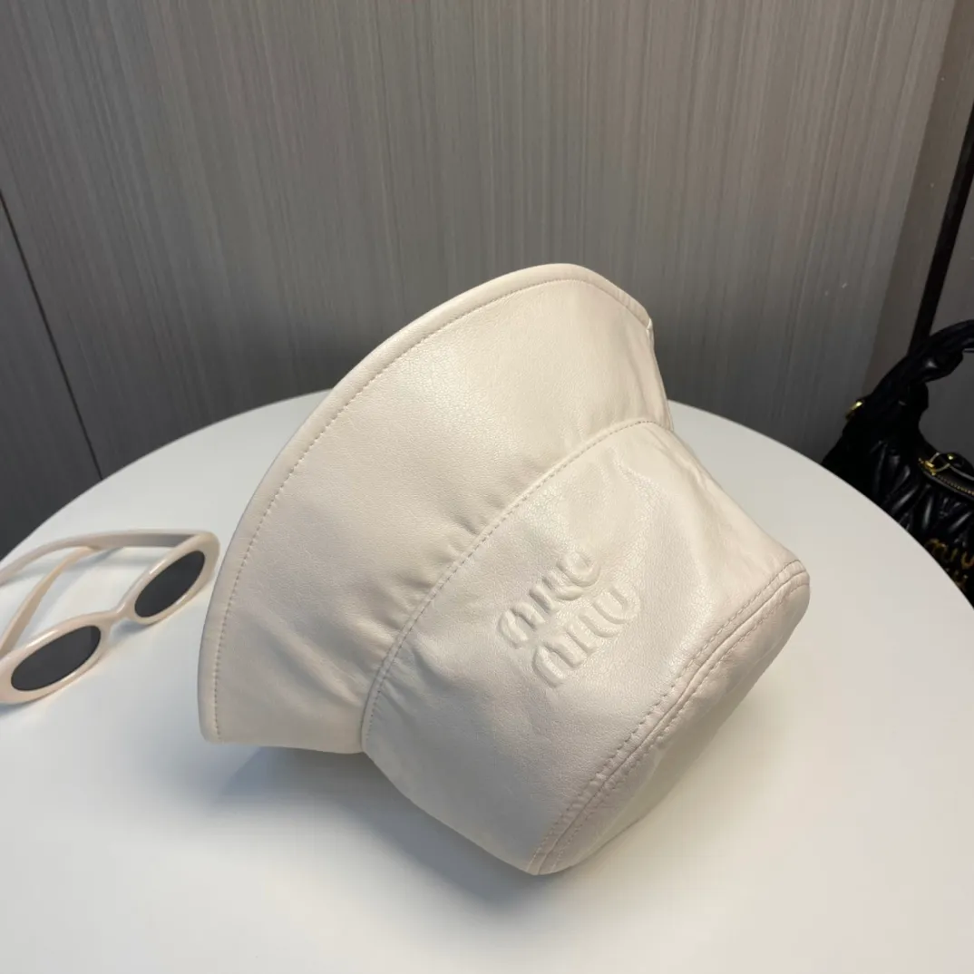 P66 comes with a cloth bag, miumiu new autumn and winter new original fisherman hat, full of retro charm, 1:1 mold customization, excellent quality, basic head circumference 56, adjustable.