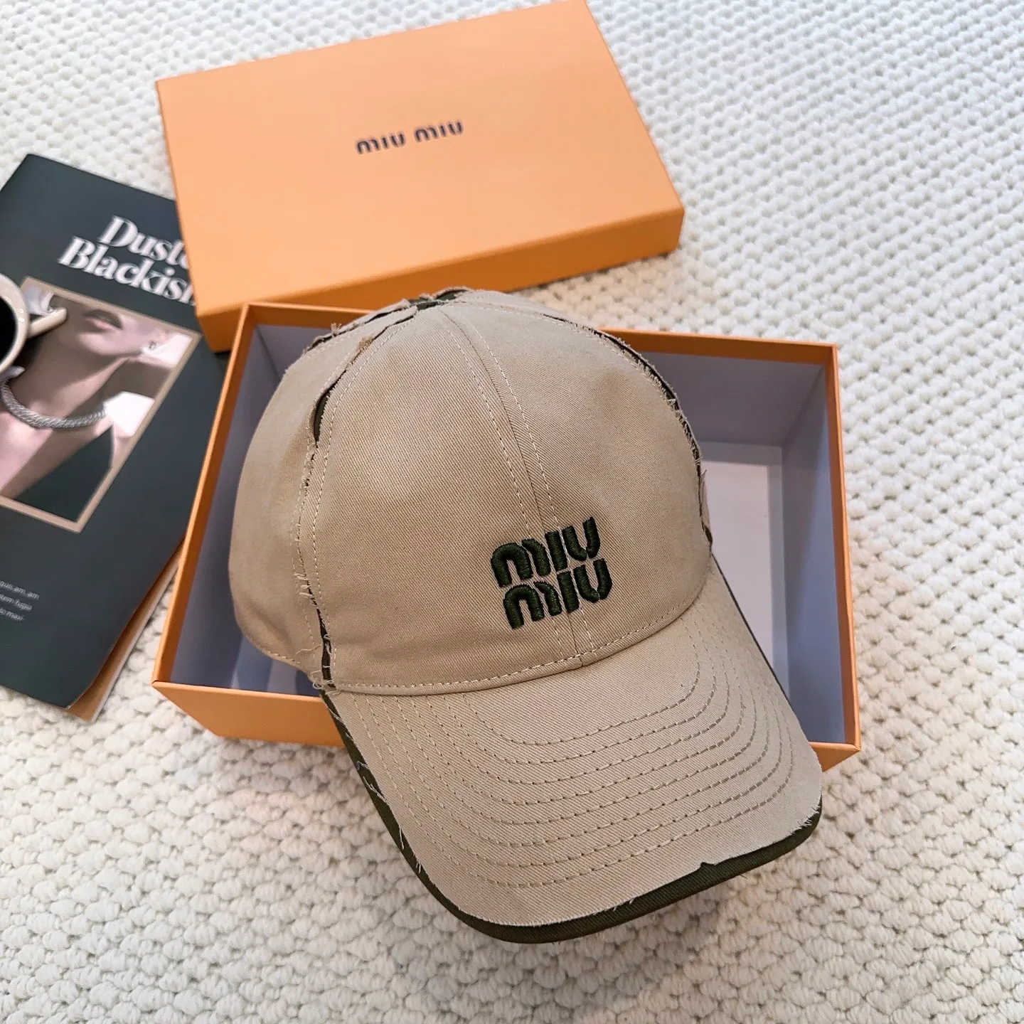 P96 💛 Comes with dust bag. [Miumiu Miu Miu] High version new order style embroidered baseball cap 🧢 Great brand style, super easy to match, hurry up and get it!