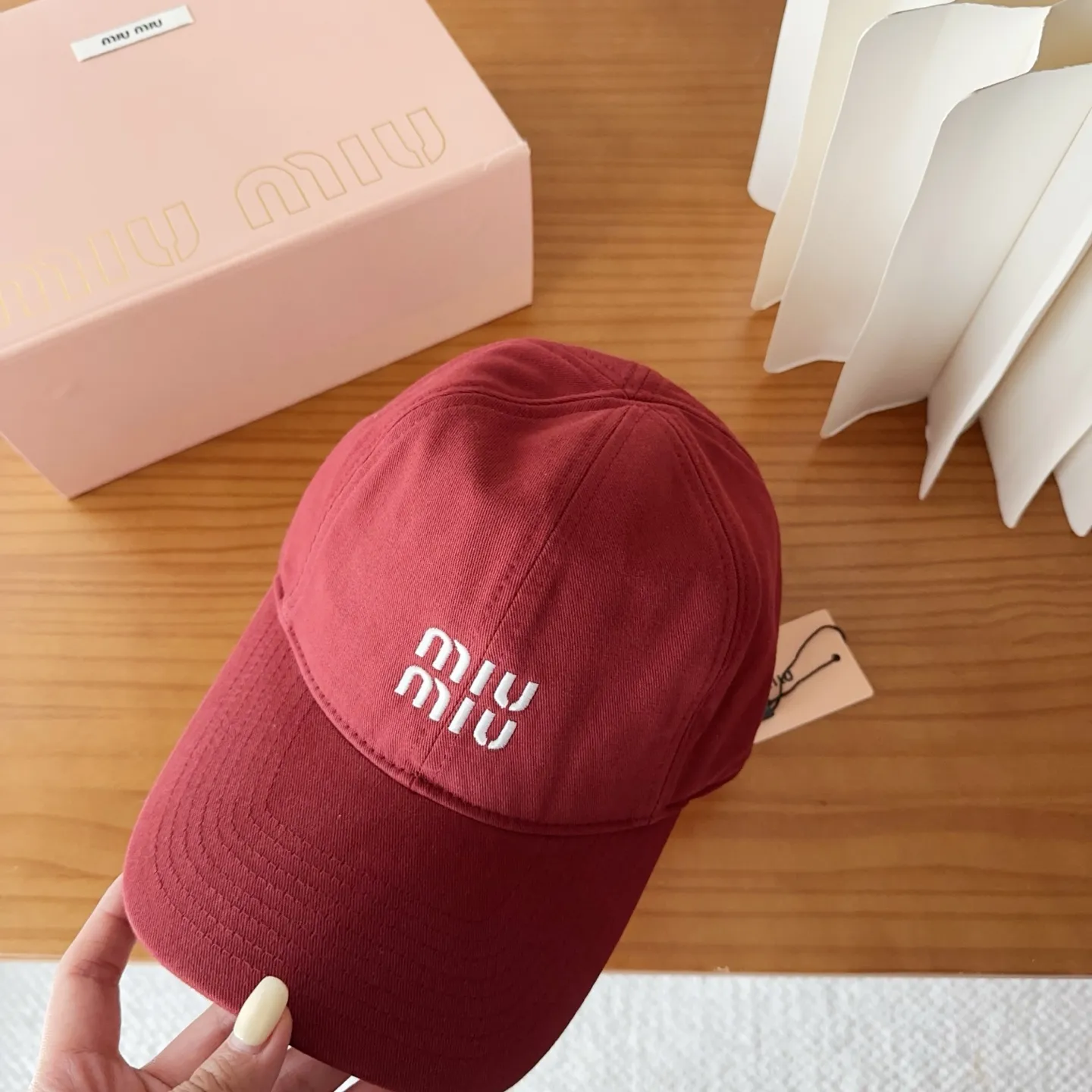 💰60 miumiu new autumn and winter baseball cap from miumiu. The original order is genuine and made to order. The original workmanship is meticulous and the quality is superb!