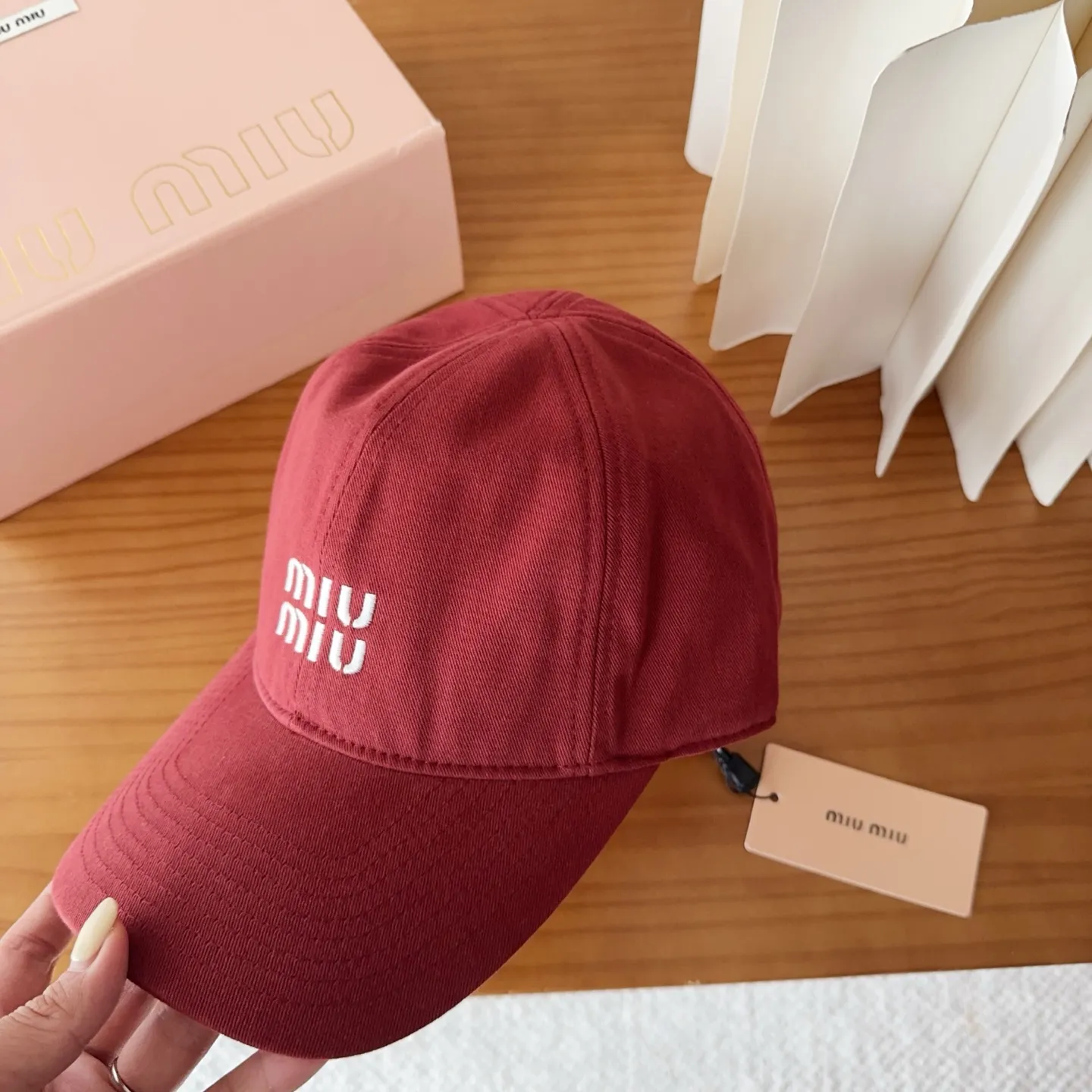 💰60 miumiu new autumn and winter baseball cap from miumiu. The original order is genuine and made to order. The original workmanship is meticulous and the quality is superb!