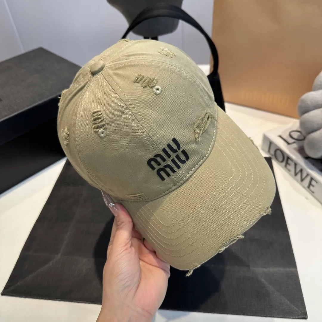 P60 miumiu new ripped baseball cap, high-grade fabric, head circumference 57cm