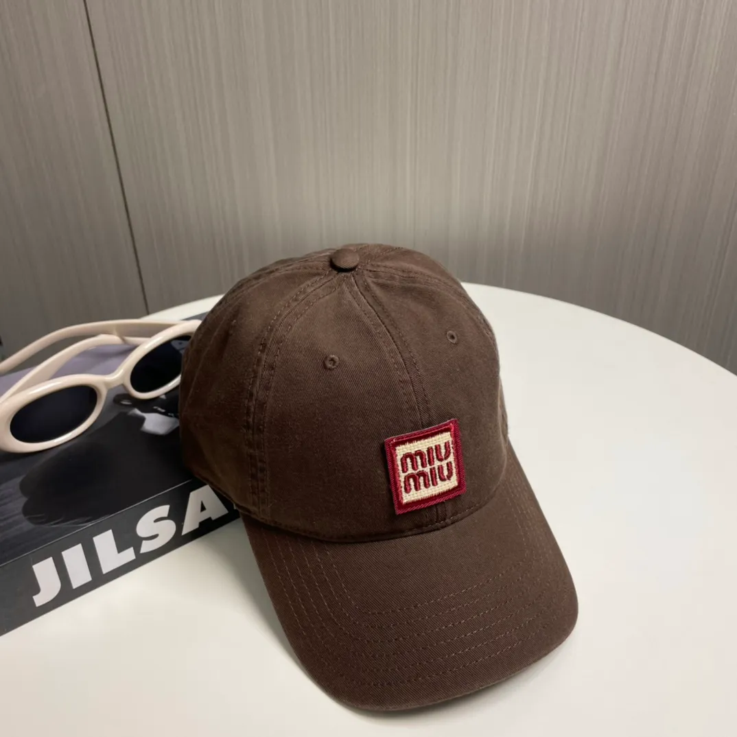 P50 miumiu new plain baseball cap, the hottest color at the moment - full of street style! Trendy and versatile, Xiaohongshu grows grass, poison, get your boyfriend, and cool together