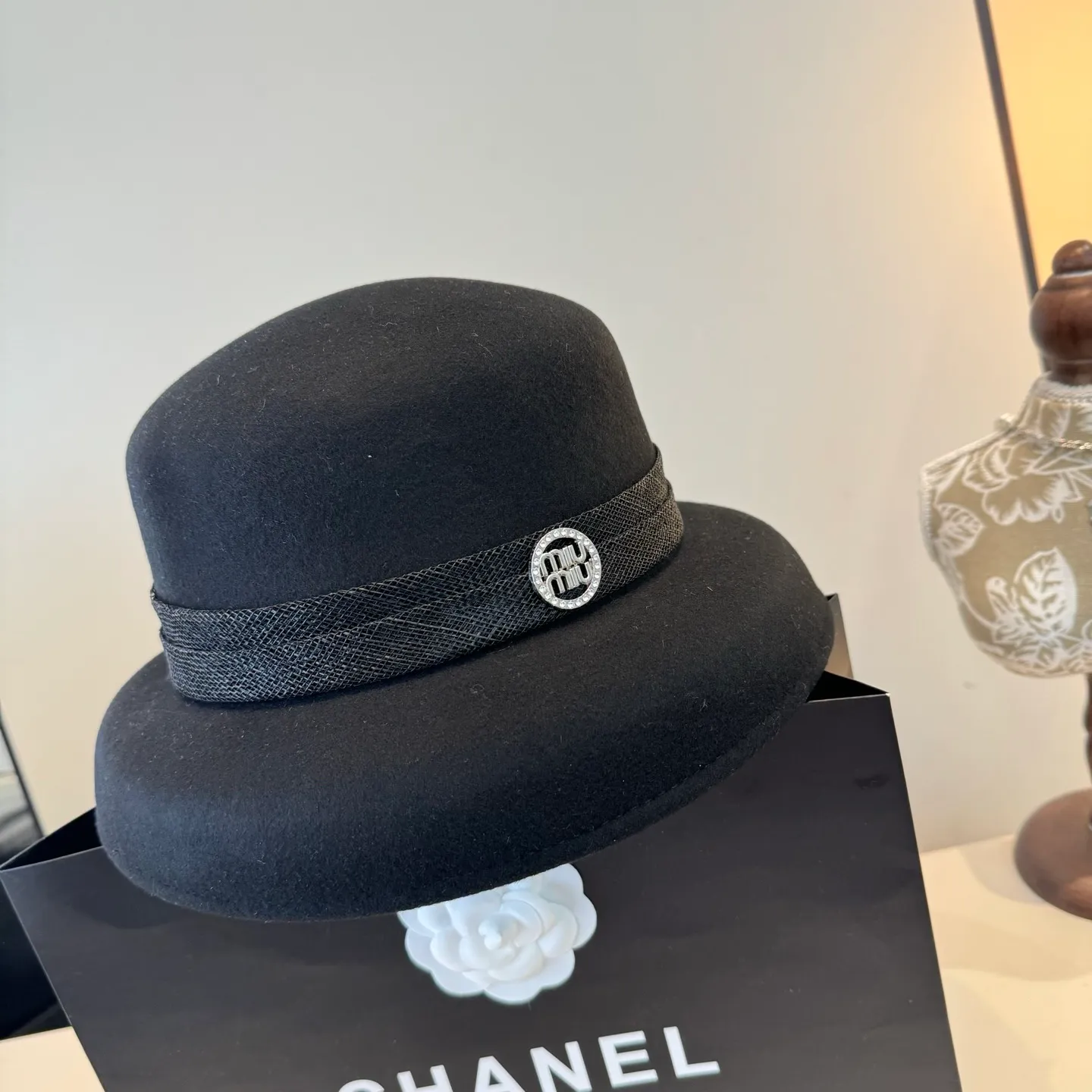 💰180¥ miumiu new autumn and winter wool basin hat, 100% wool fabric%, head circumference 57cm
