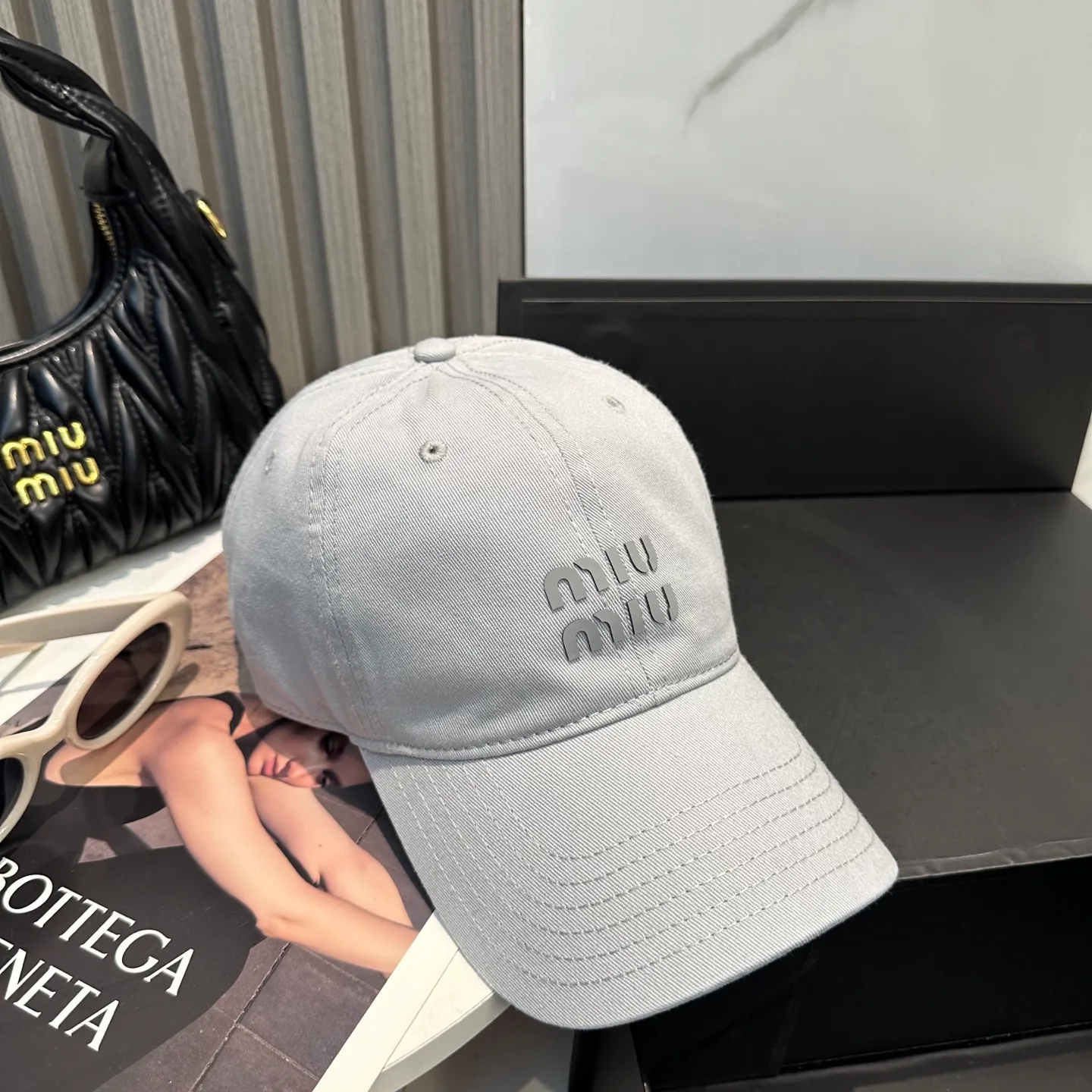 P56 miumiu Miu Miu's new candy-colored simple baseball cap. The hottest color at the moment - full of street style! Trendy and versatile, Xiaohongshu grows grass, poison, get your boyfriend, and cool together