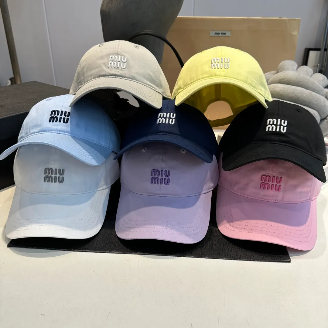 P56 miumiu's new candy-colored summer baseball cap. Color matchmaker. It's so confusing. Add a few more colors and match them as you like.