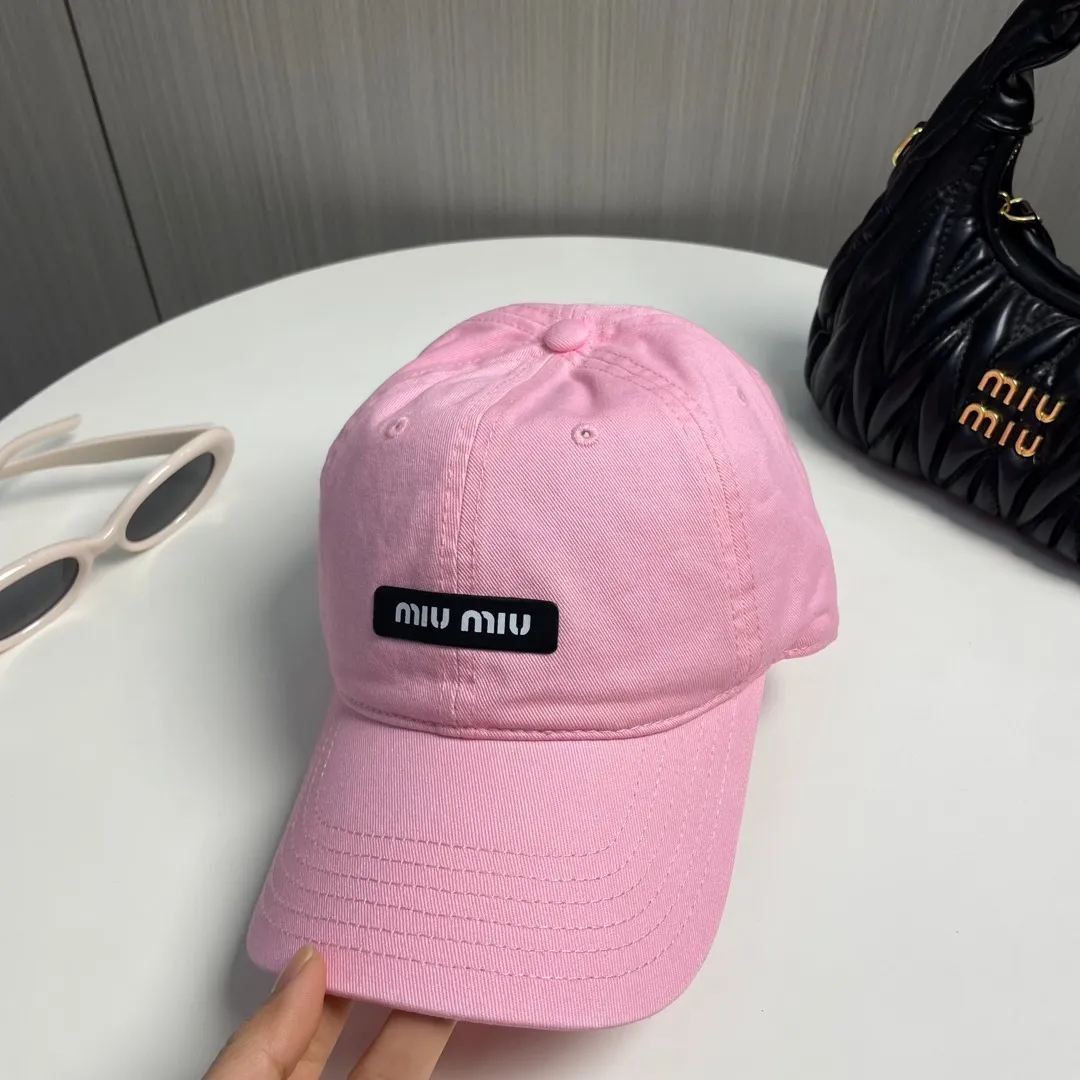 P60 miumiu new solid color baseball cap, the hottest color at the moment - full of street style! Trendy and versatile, Xiaohongshu grows grass, poison, get your boyfriend, and cool together