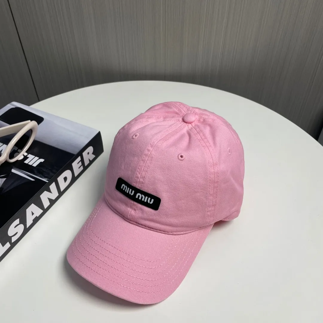 P60 miumiu new solid color baseball cap, the hottest color at the moment - full of street style! Trendy and versatile, Xiaohongshu grows grass, poison, get your boyfriend, and cool together