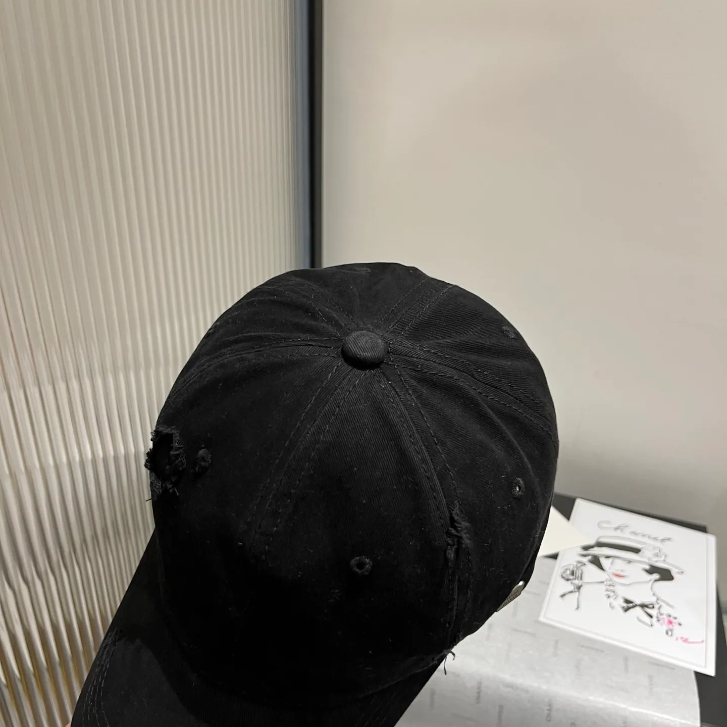 💰70¥ miumiu new ripped peaked cap, unisex, great style