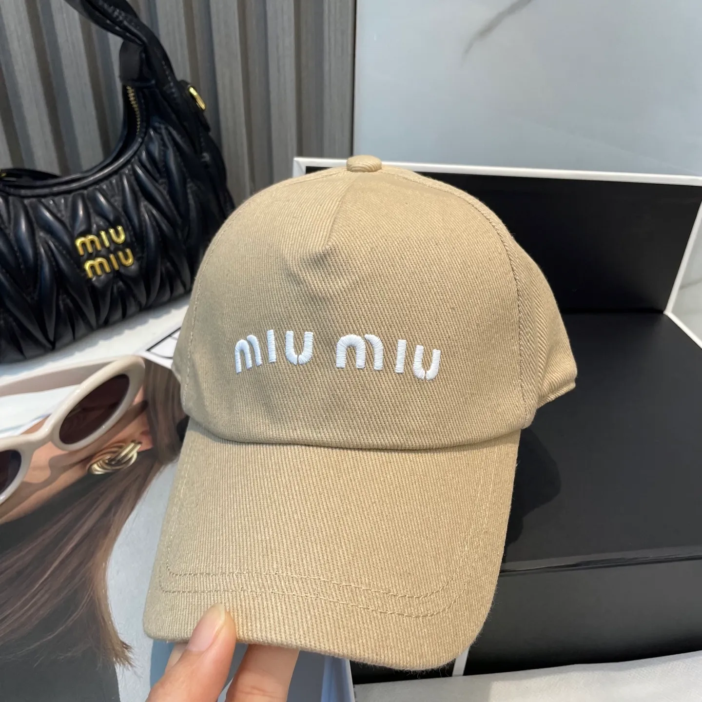 P60💛 Comes with dust bag. [Miumiu Miu Miu] New order style embroidered baseball cap🧢Big brand style is super easy to match, hurry up and get it!
