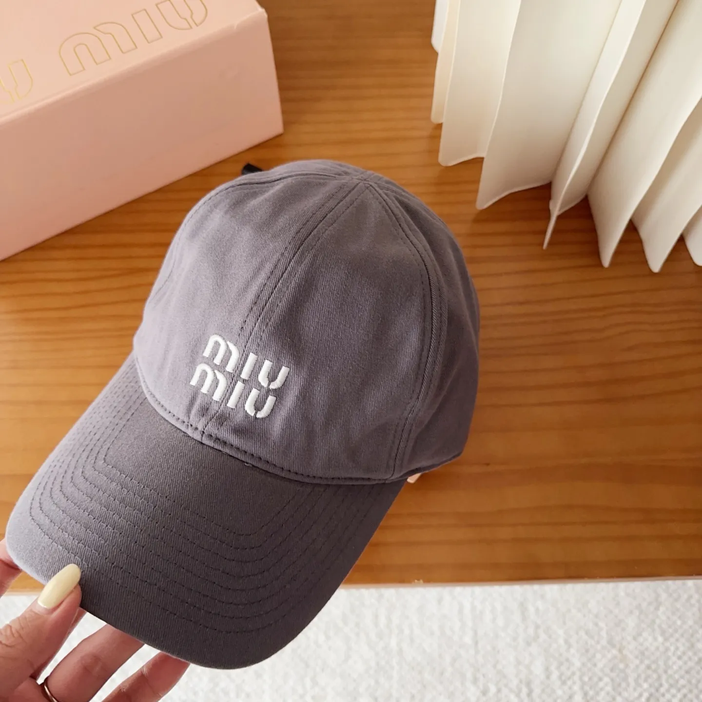 💰60 miumiu new autumn and winter baseball cap from miumiu. The original order is genuine and made to order. The original workmanship is meticulous and the quality is superb!