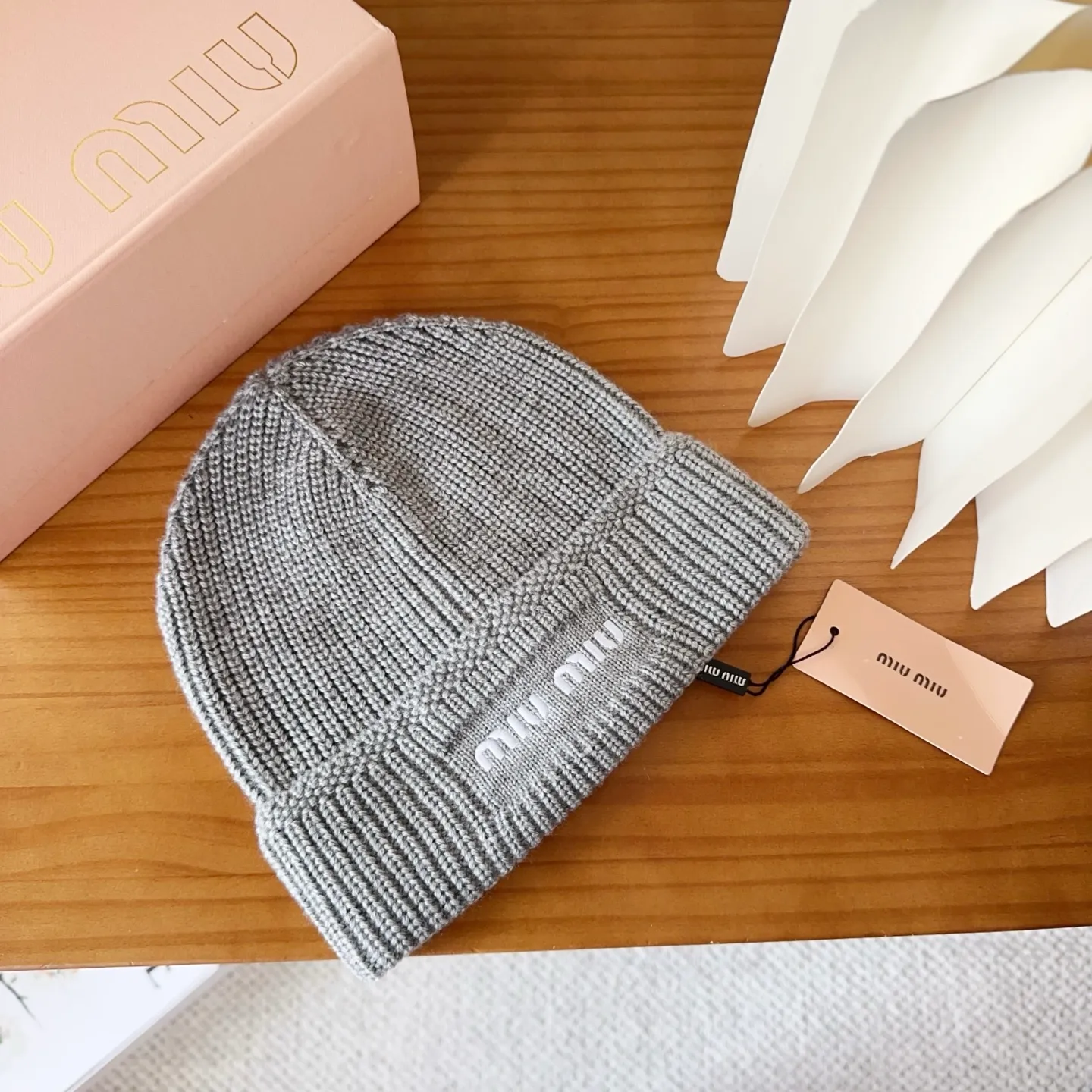💰64 miumiu’s hot-selling knitted hat at Miu Miu counter! Xiaohongshu’s new product is released, it’s so 🉑️, high-elastic fabric, classic colors, same style for men and women.