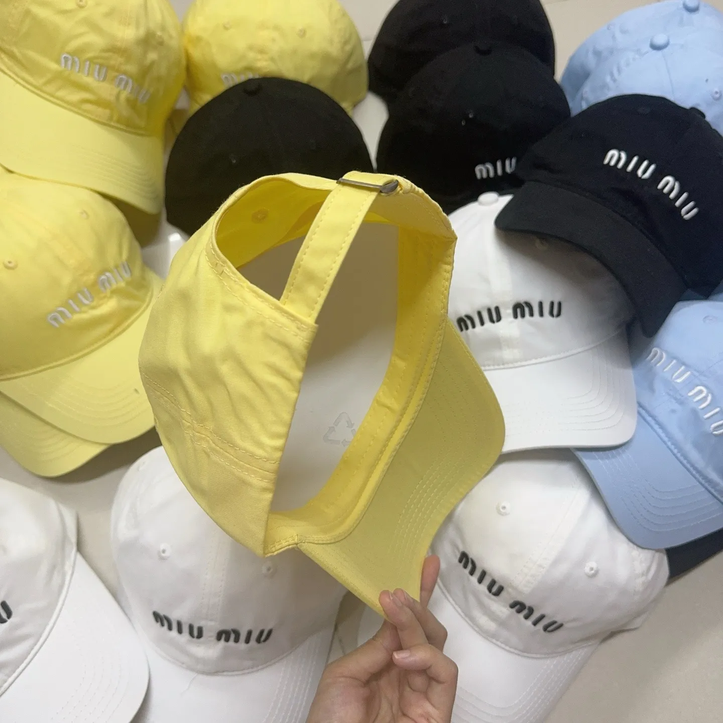 miumiu's hot-selling baseball cap🤩 🔥 Versatile and vibrant colors~ Chicken yellow, hot-selling item💥