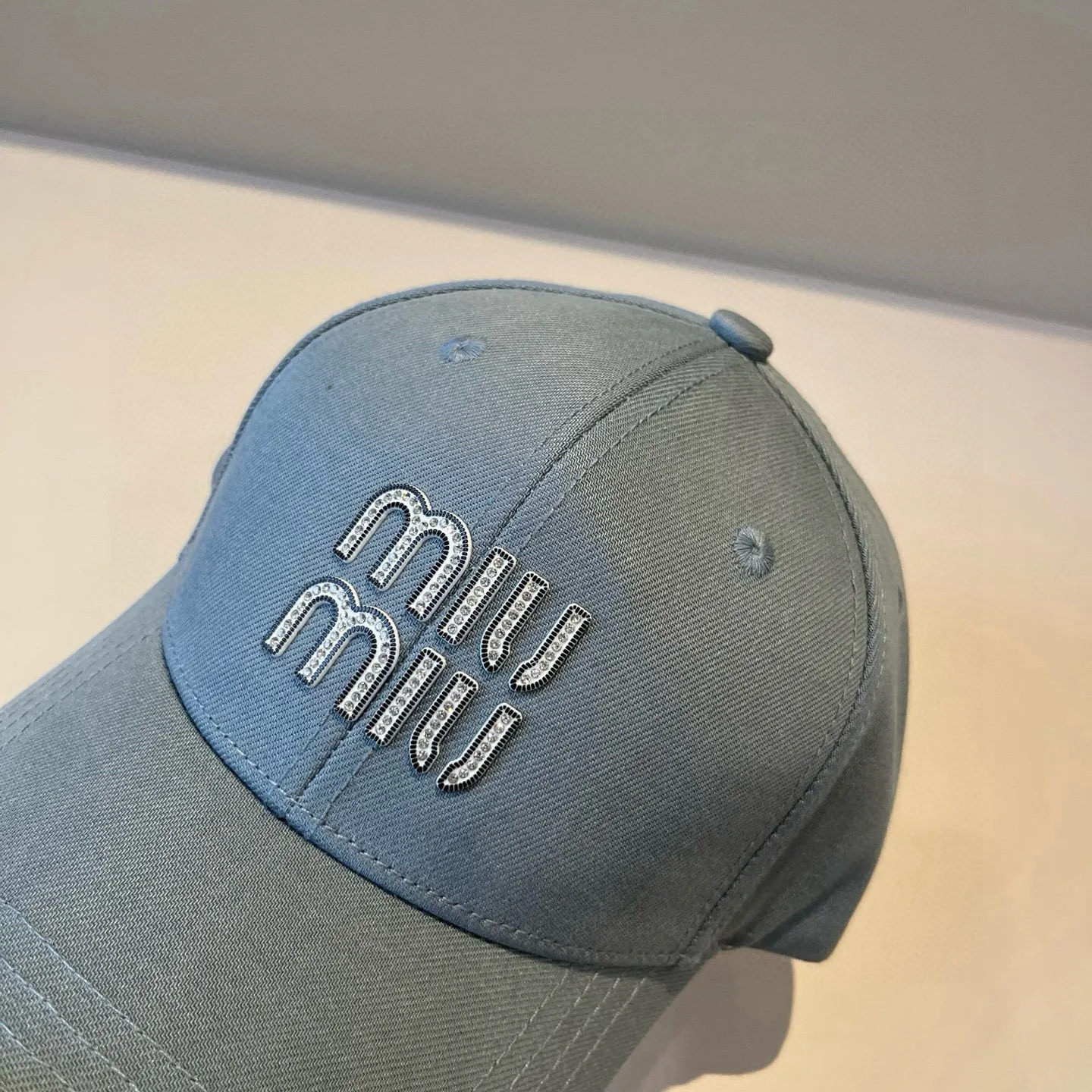 P60 miumiu original spring and summer new baseball cap, authentic mold-making and custom-made, the original workmanship is meticulous and the quality is superb!