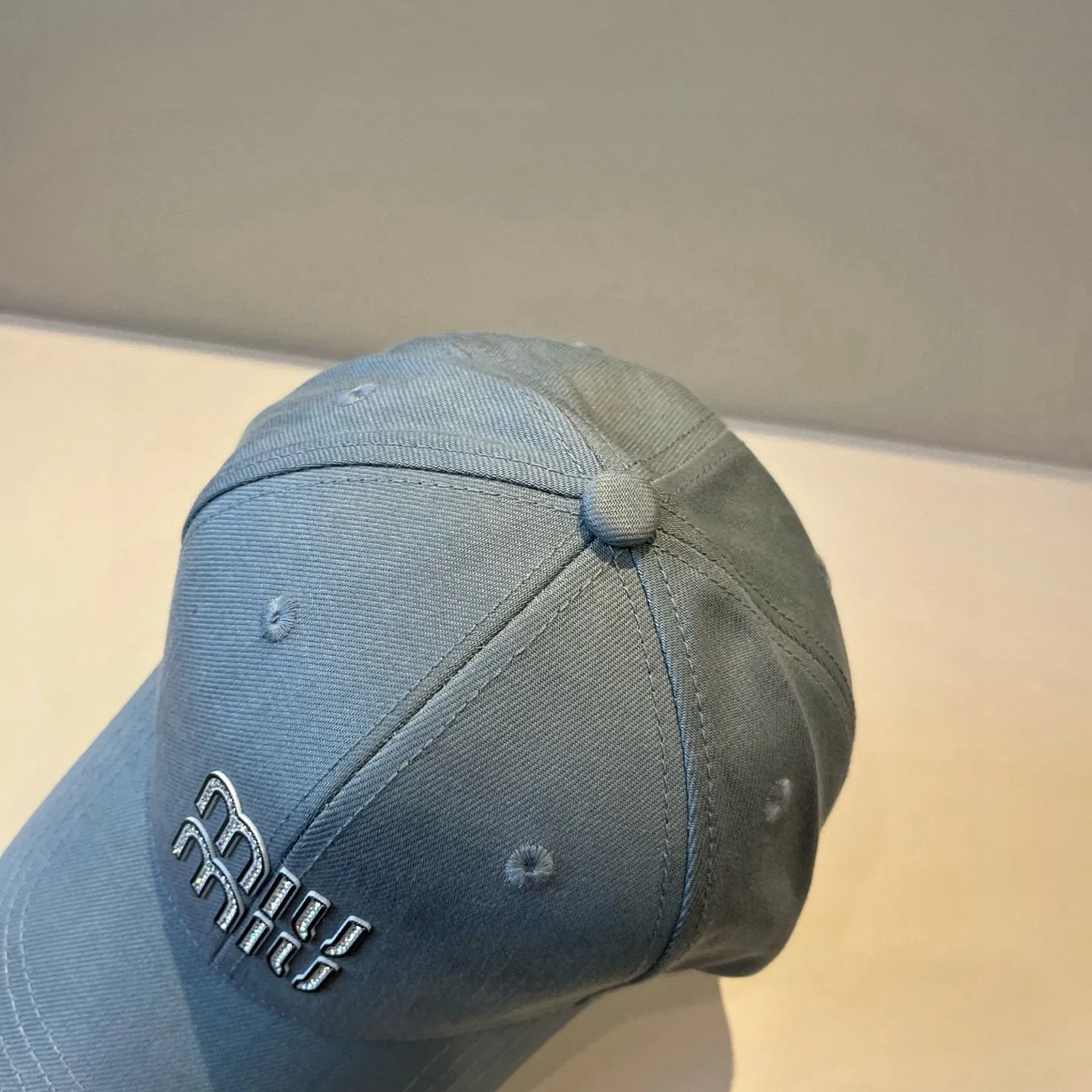 P60 miumiu original spring and summer new baseball cap, authentic mold-making and custom-made, the original workmanship is meticulous and the quality is superb!