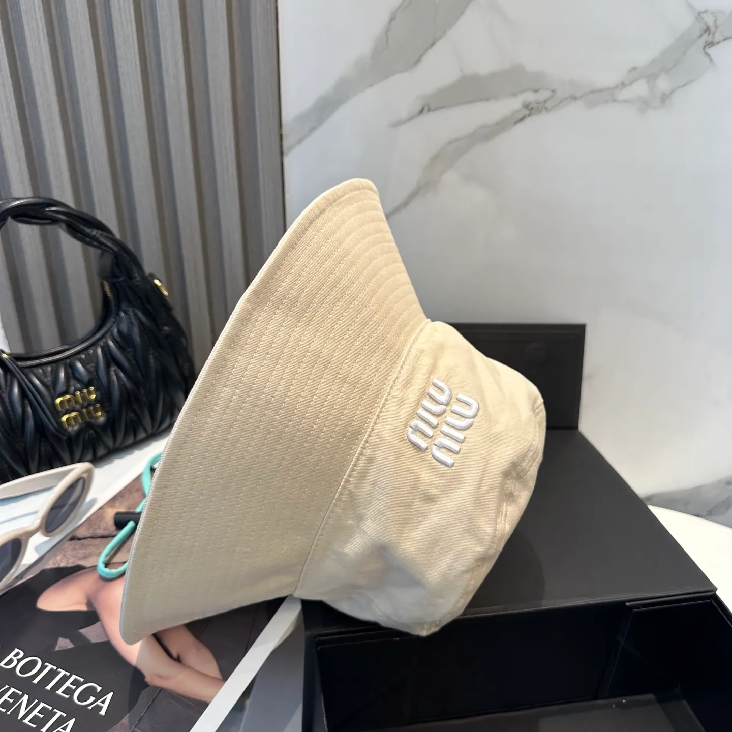 P64 MiuMiu Miu Miu's new fisherman hat | Large brim ~ Increased sun protection range, quality details are in place ~ Hats have always been an inseparable item in daily matching. The fisherman hat will never go out of style. This Miu family has always been loved by everyone. It is casual, versatile, sun-protective and comfortable. It feels very soft but does not affect its shape at all. ​