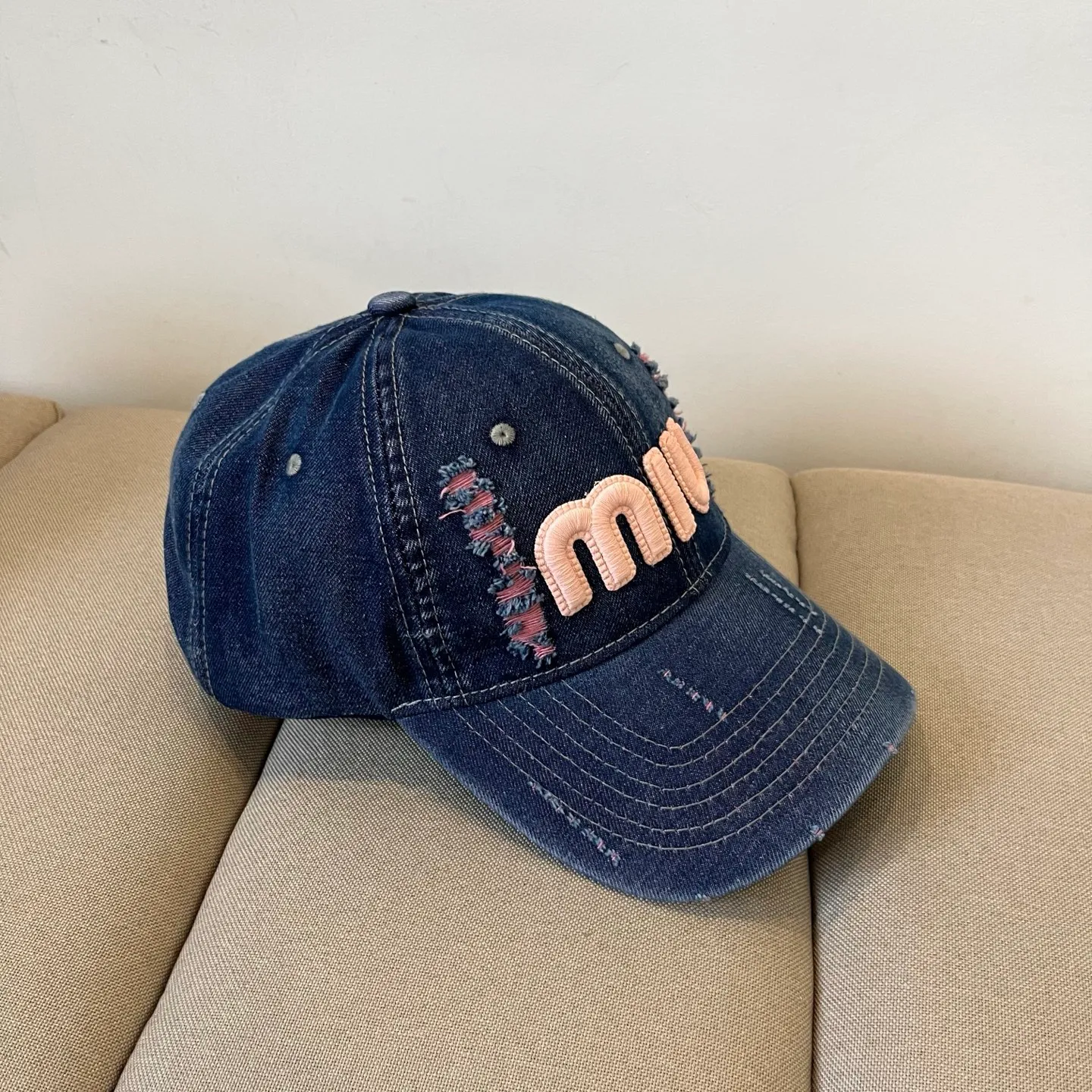 P70 miumiu original spring and summer new baseball cap, authentic mold-making and custom-made, the original workmanship is meticulous and the quality is superb!