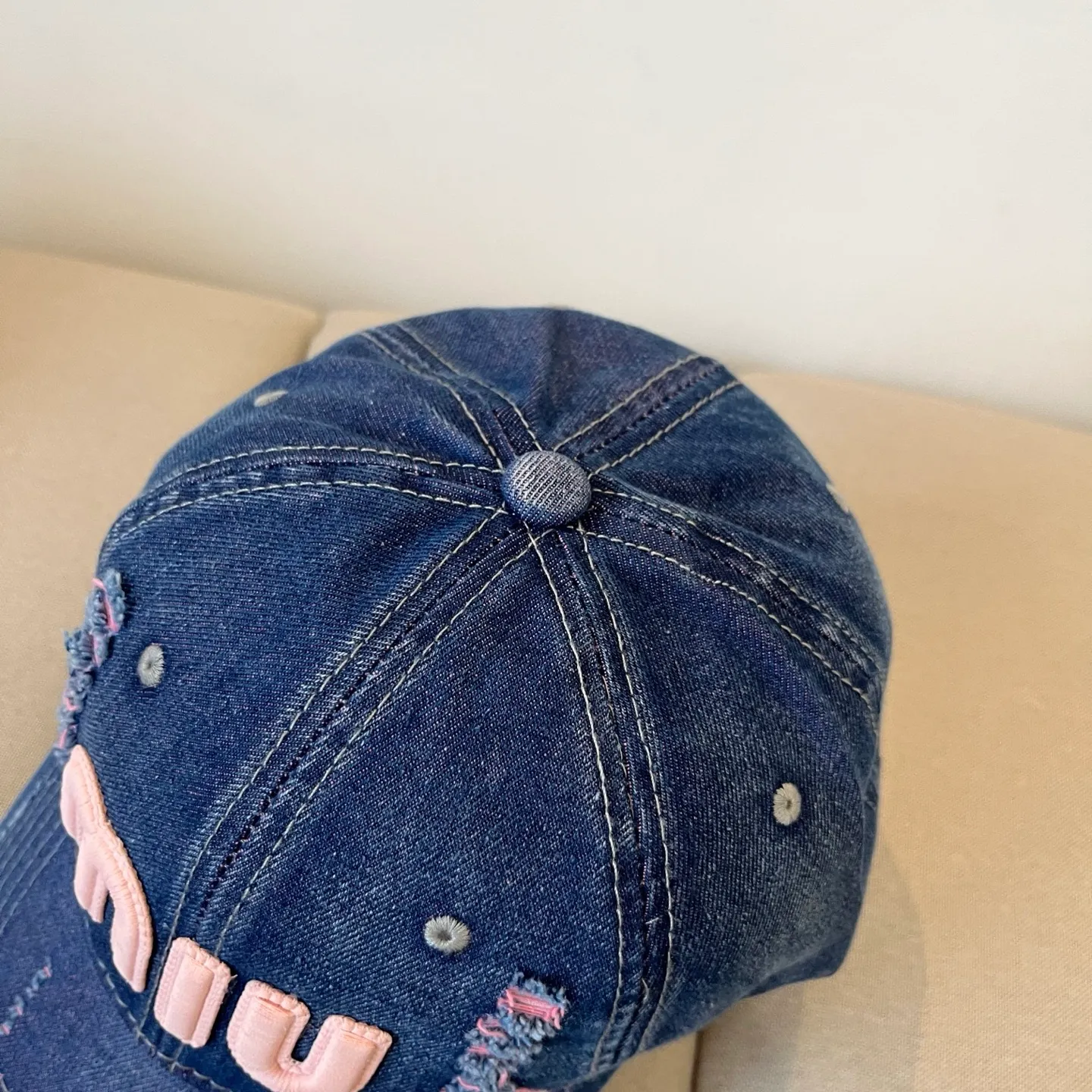 P70 miumiu original spring and summer new baseball cap, authentic mold-making and custom-made, the original workmanship is meticulous and the quality is superb!