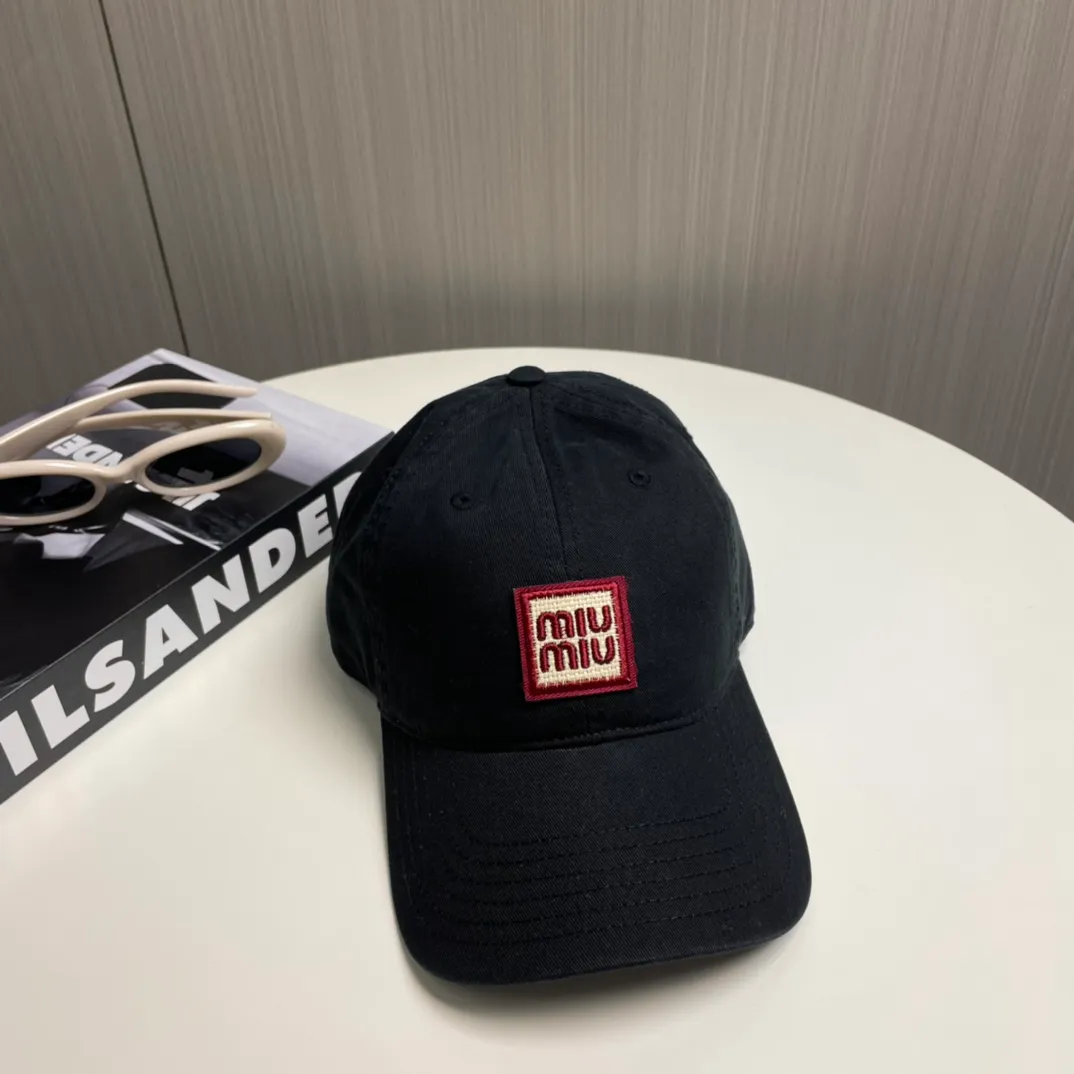 P50 miumiu new plain baseball cap, the hottest color at the moment - full of street style! Trendy and versatile, Xiaohongshu grows grass, poison, get your boyfriend, and cool together