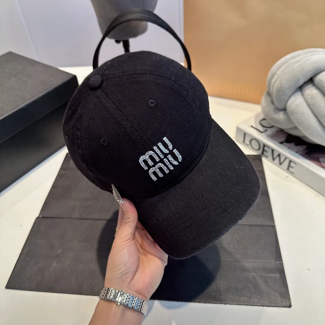 P60 miumiu new 25 spring and summer baseball cap, widened to show a small head, 25 spring and summer new logo embroidery, same style for men and women