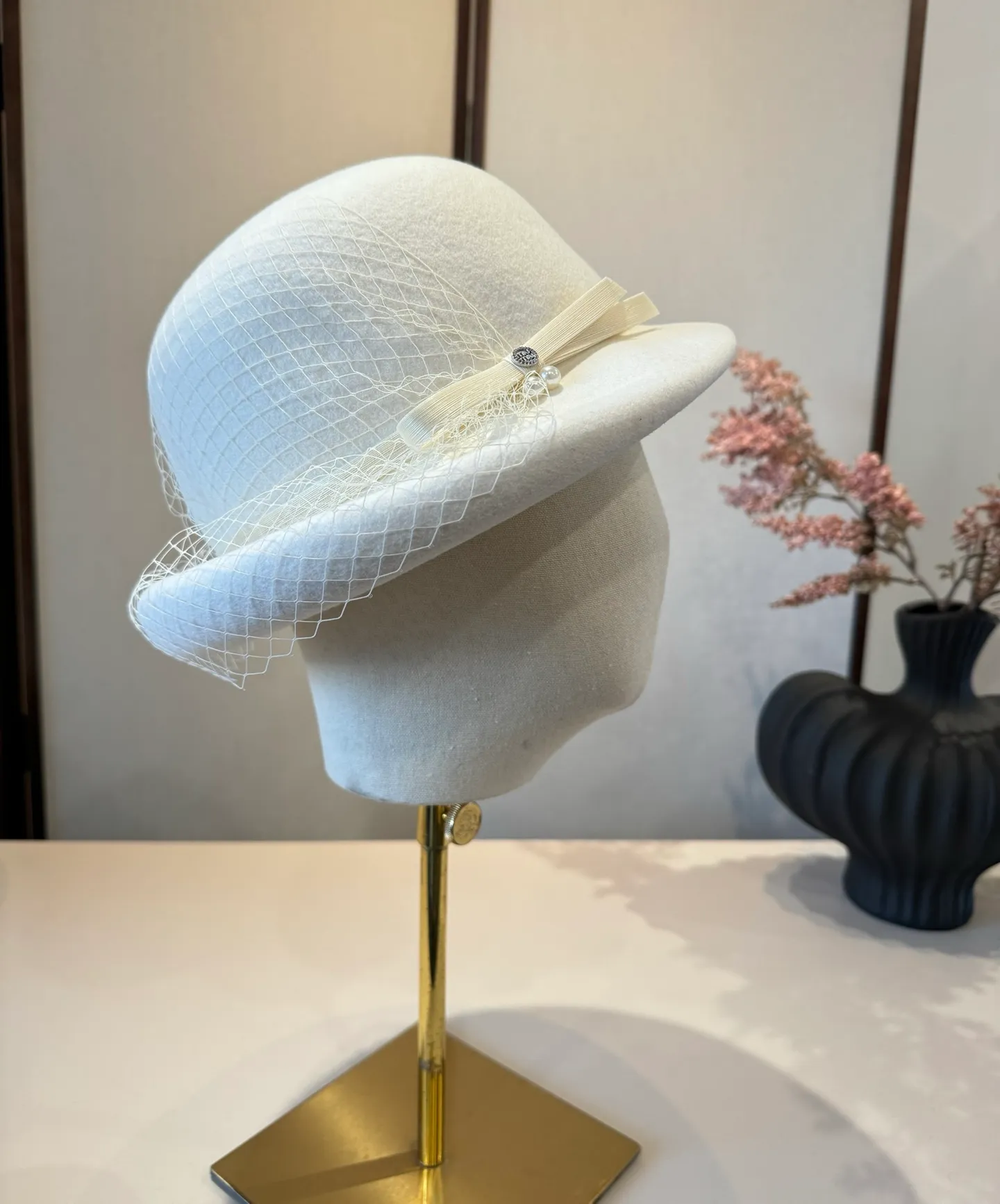 💰210¥ White miumiu new wool basin hat, 100% wool fabric, head circumference 57cm