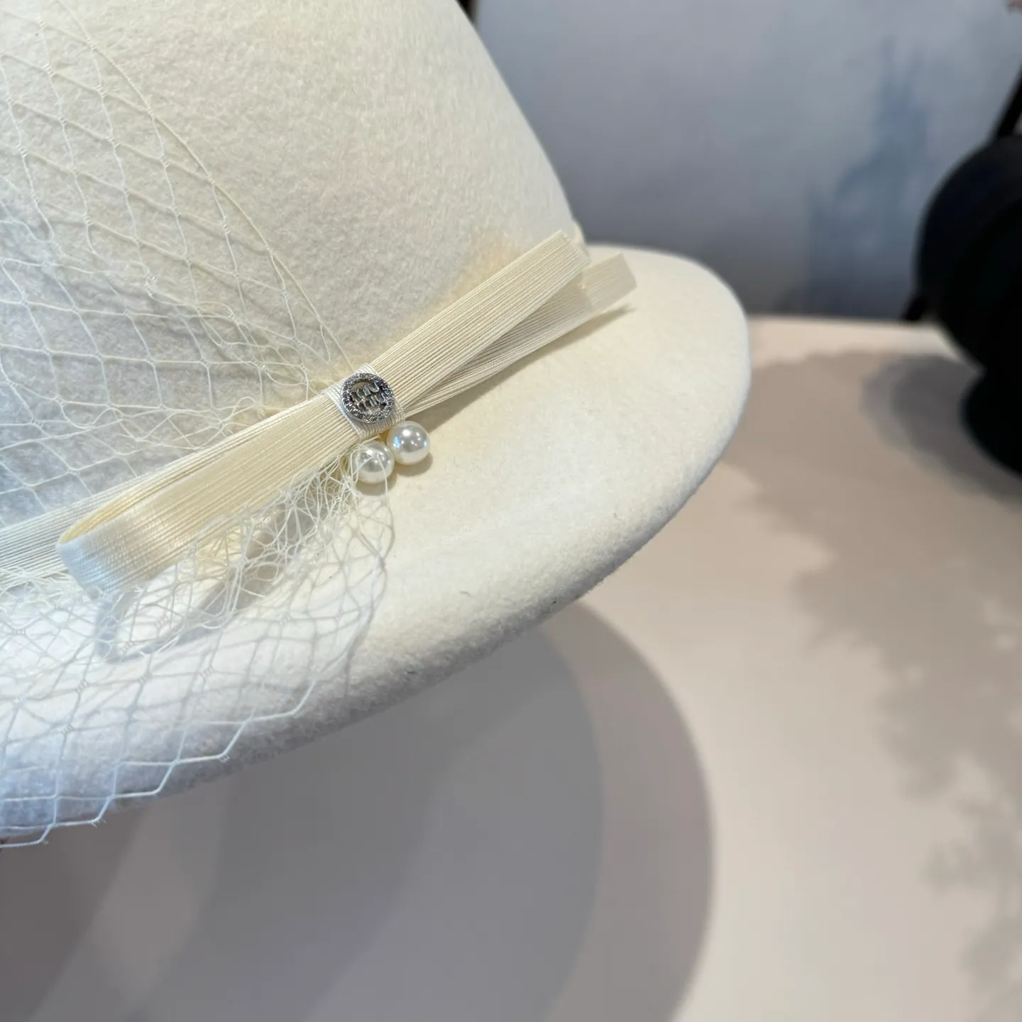💰210¥ White miumiu new wool basin hat, 100% wool fabric, head circumference 57cm