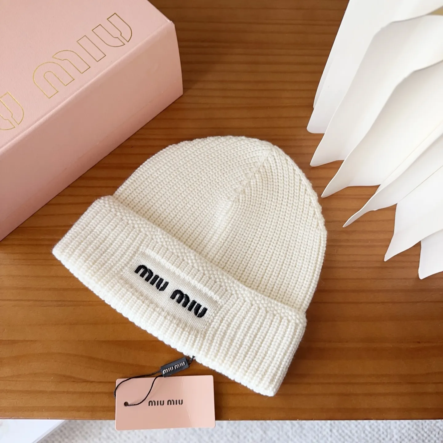 💰64 miumiu’s hot-selling knitted hat at Miu Miu counter! Xiaohongshu’s new product is released, it’s so 🉑️, high-elastic fabric, classic colors, same style for men and women.