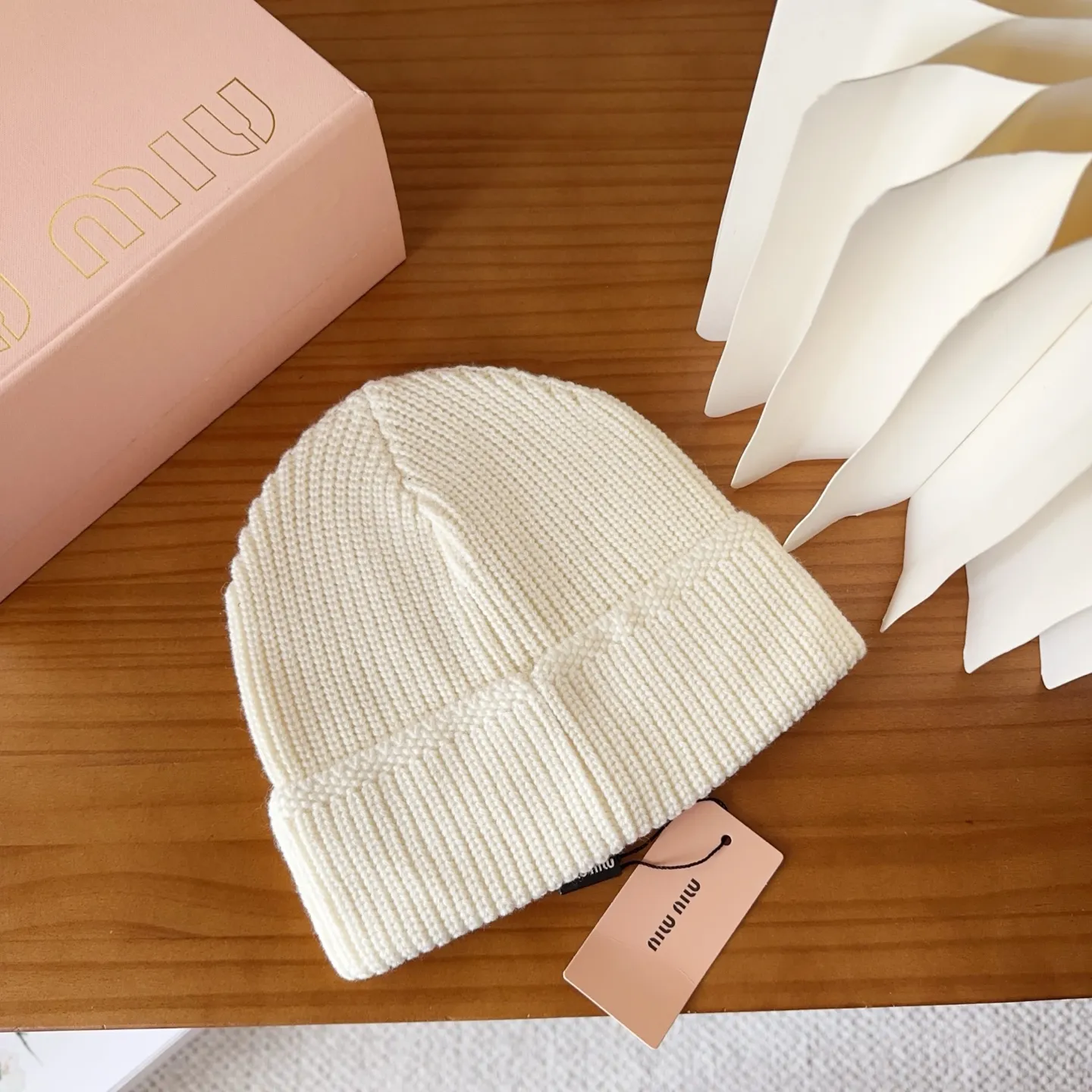 💰64 miumiu’s hot-selling knitted hat at Miu Miu counter! Xiaohongshu’s new product is released, it’s so 🉑️, high-elastic fabric, classic colors, same style for men and women.
