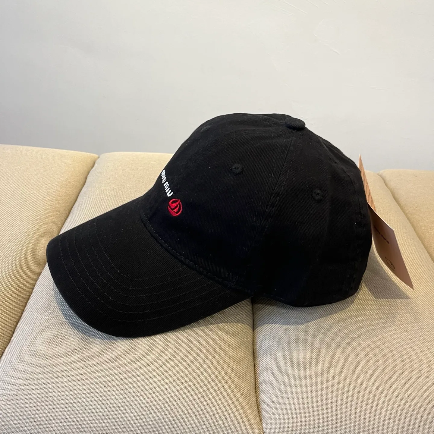 P60 miumiu original spring and summer new baseball cap, authentic mold-making and custom-made, the original workmanship is meticulous and the quality is superb!