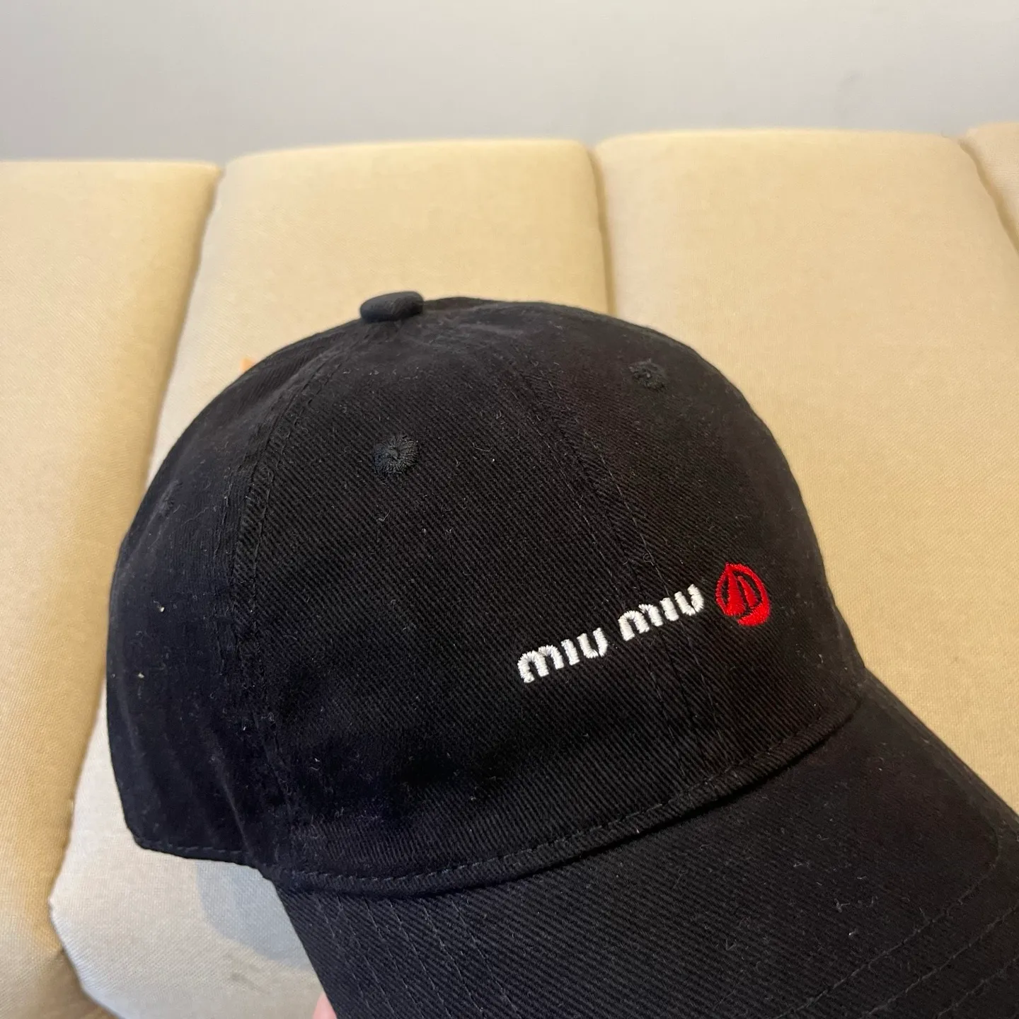 P60 miumiu original spring and summer new baseball cap, authentic mold-making and custom-made, the original workmanship is meticulous and the quality is superb!