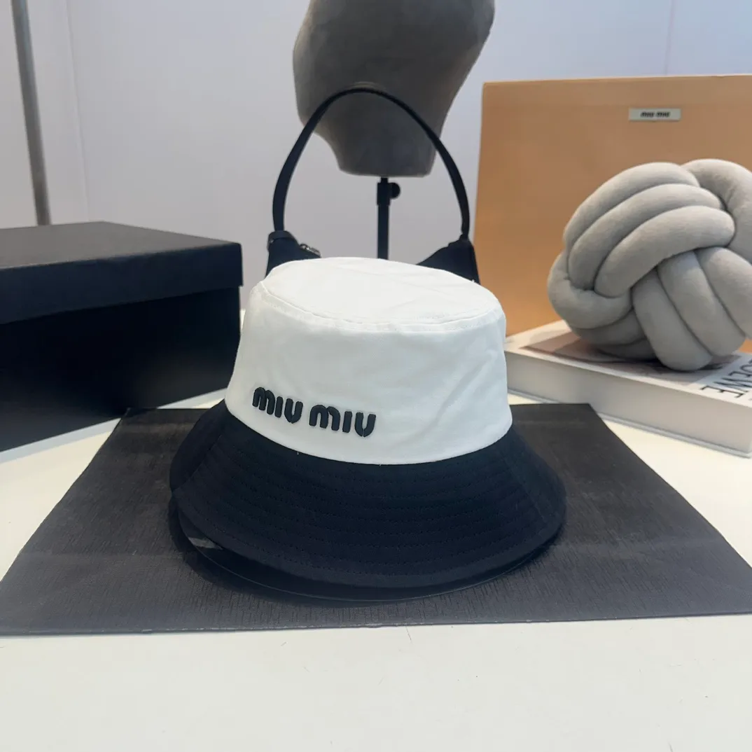 P56 MiuMiu Miu Miu girl's daily bucket hat. A very versatile baseball cap. Classic embroidered logo. Versatile and fashionable.